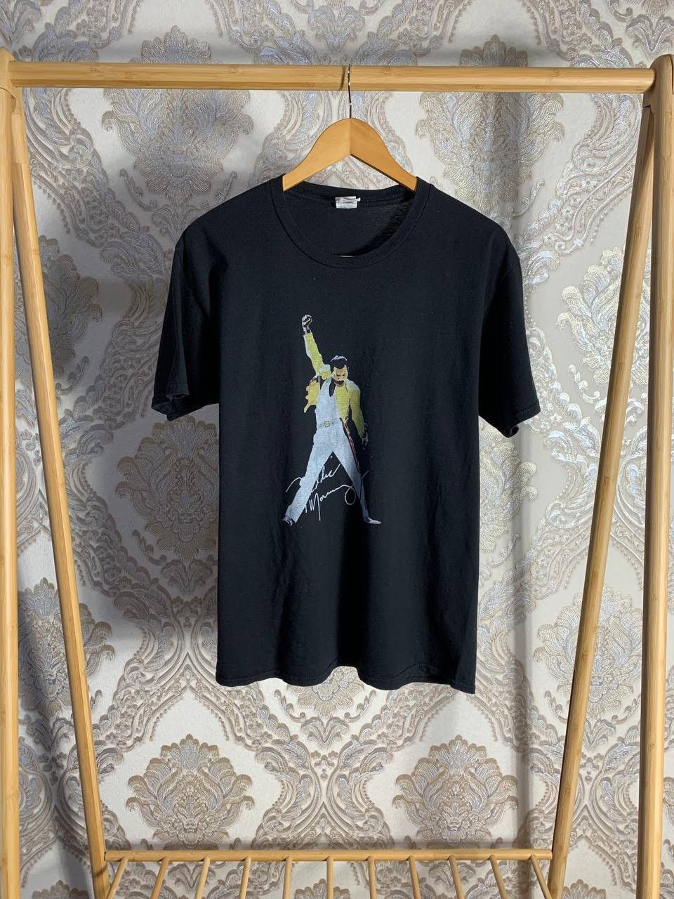 Band Tees VINTAGE FREDDIE MERCURY QUUEN ROCK T-SHIRT RETRO METAL 90s Size US XL / EU 56 / 4 - 1 Thumbnail