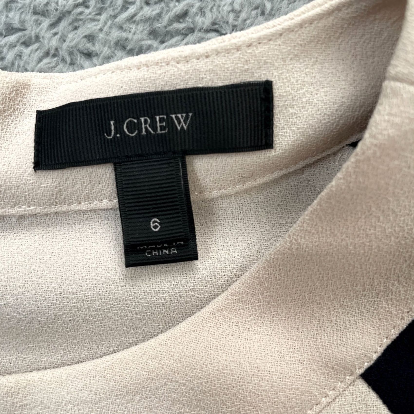 J.Crew J Crew Womens Top Beige Blouse Round Neck Colorblock Size 6 Crepe Back Zip Size M / US 6-8 / IT 42-44 - 3 Thumbnail