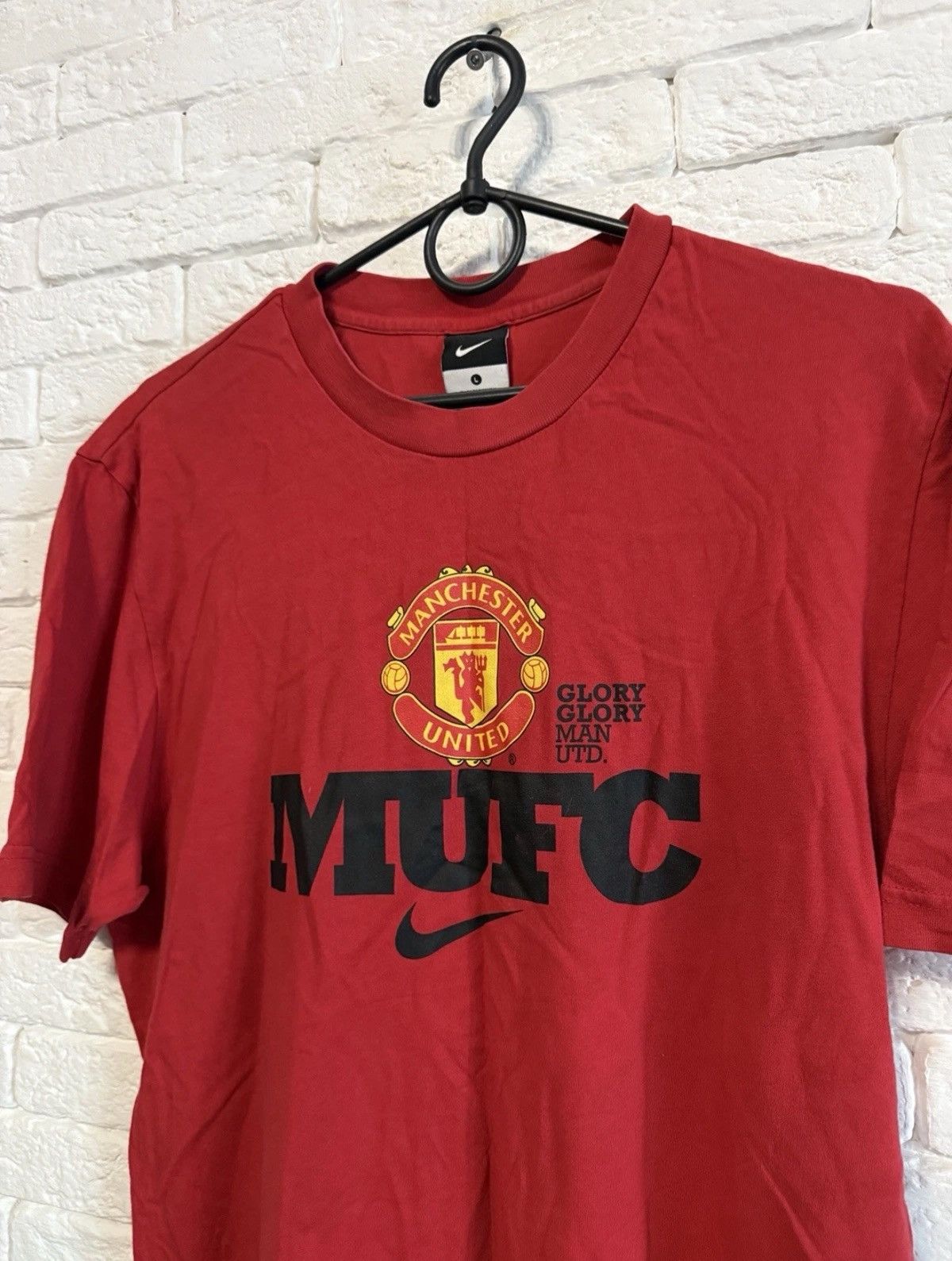 Nike Vintage Nike Manchester United Tshirt Sz L Size US L / EU 52-54 / 3 - 2 Thumbnail