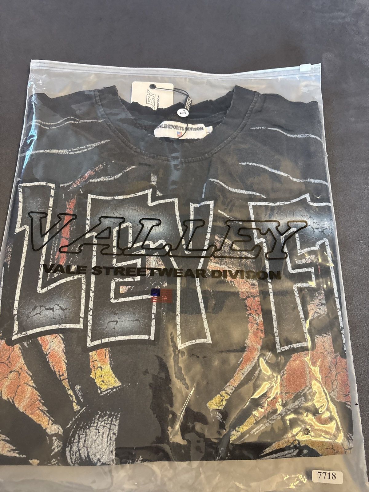 Vale Vale big widow tee valley fest Size US L / EU 52-54 / 3 - 8 Thumbnail