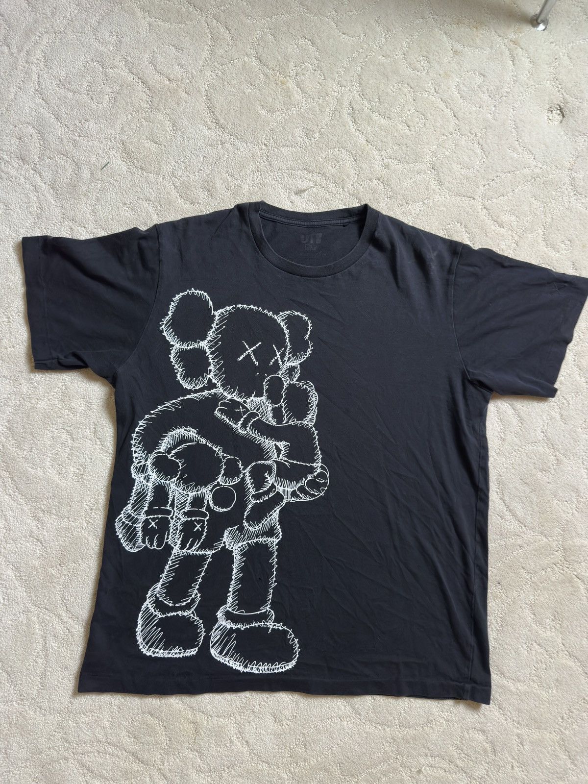 Kaws × Uniqlo KAWS X UNIQLO Black Tee Size US XL / EU 56 / 4 - 1 Thumbnail