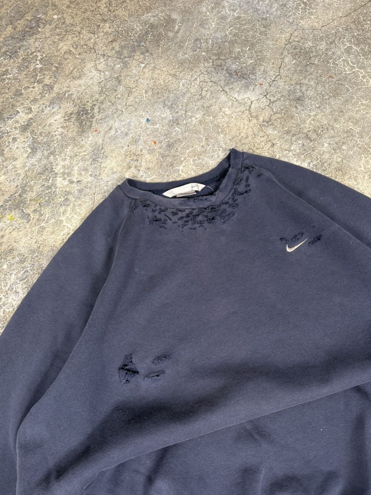 Vintage Vintage Thrashed Nike Sweater Size US XL / EU 56 / 4 - 6 Thumbnail