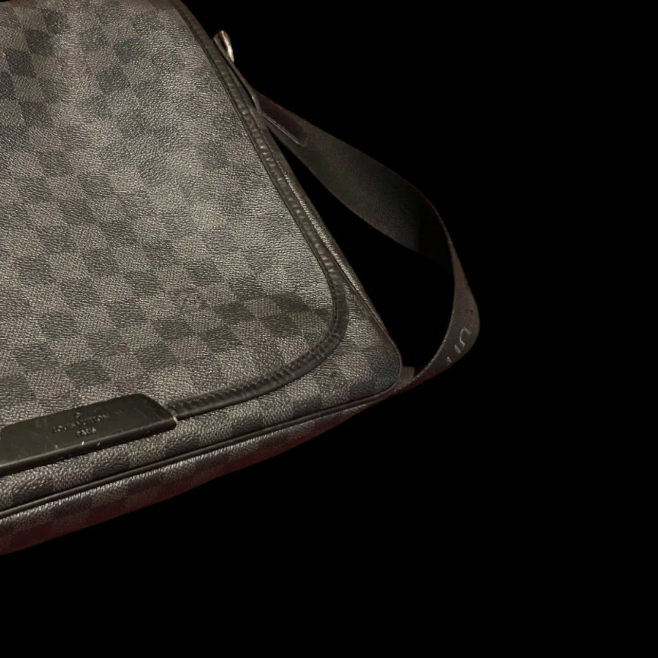 Louis Vuitton Louis Vuitton Damier Graphite Messenger Bag grey bag Size ONE SIZE - 8 Thumbnail
