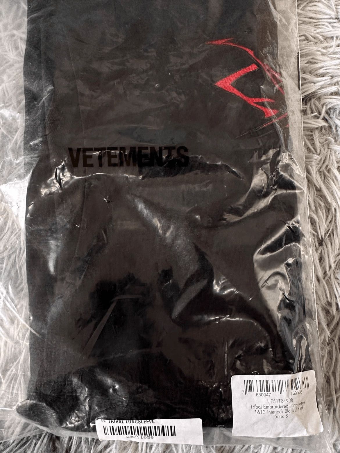 Vetements Vetements Red Stitches Pattern L/S Tee Size US S / EU 44-46 / 1 - 3 Thumbnail