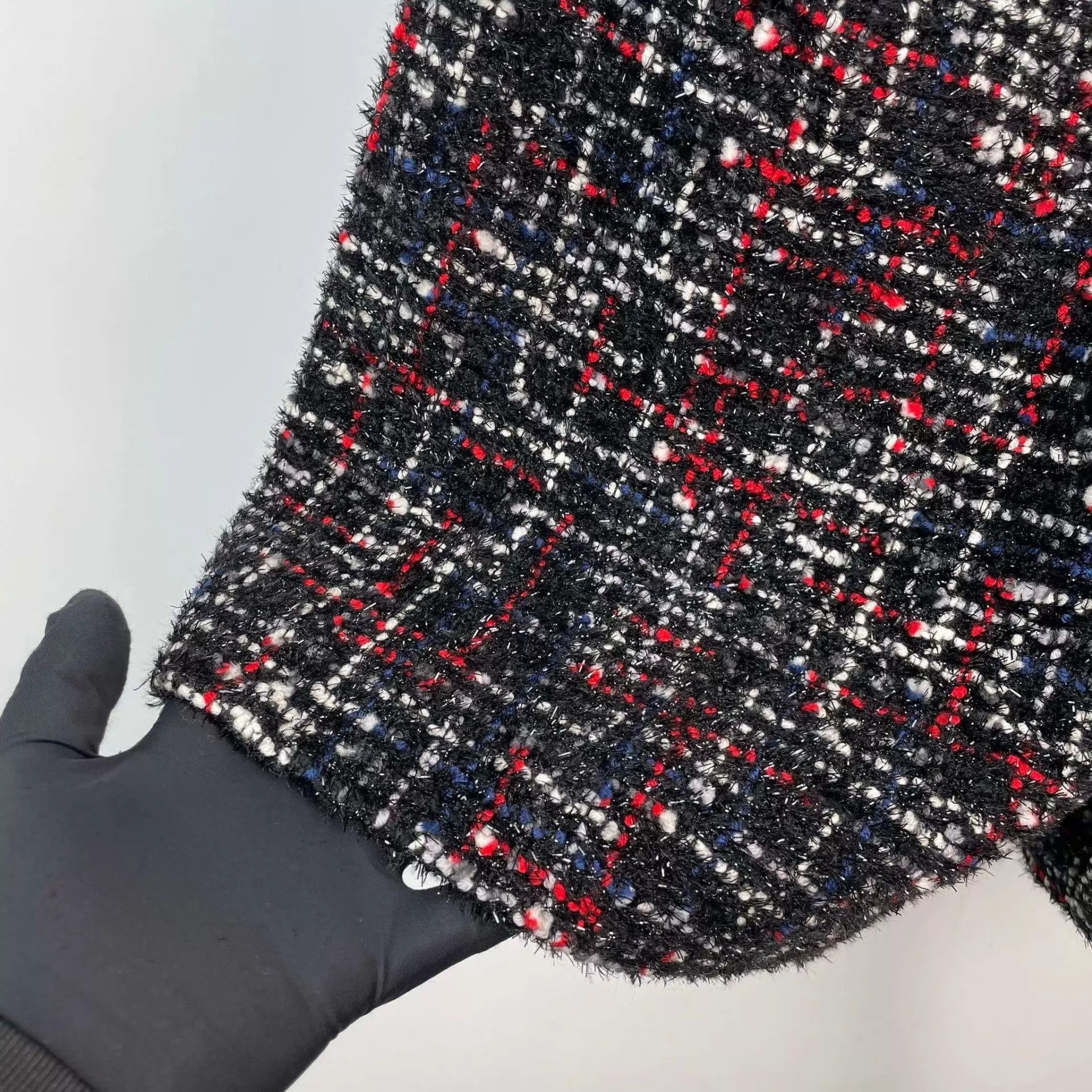 Chanel Chanel wool tweed black red colorblock shorts 36 Size 26" / US 2 / IT 38 - 3 Thumbnail