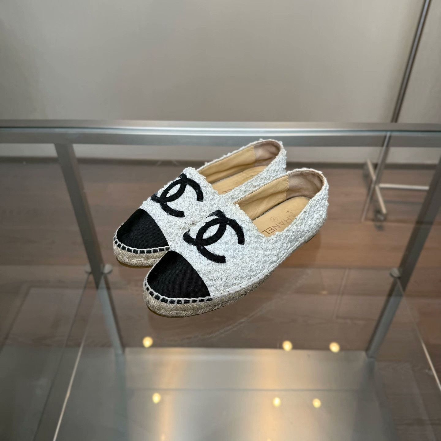 Chanel Chanel Black Lowtop Sneakers 39 Women Size US 8.5 / IT 38.5 - 1 Thumbnail
