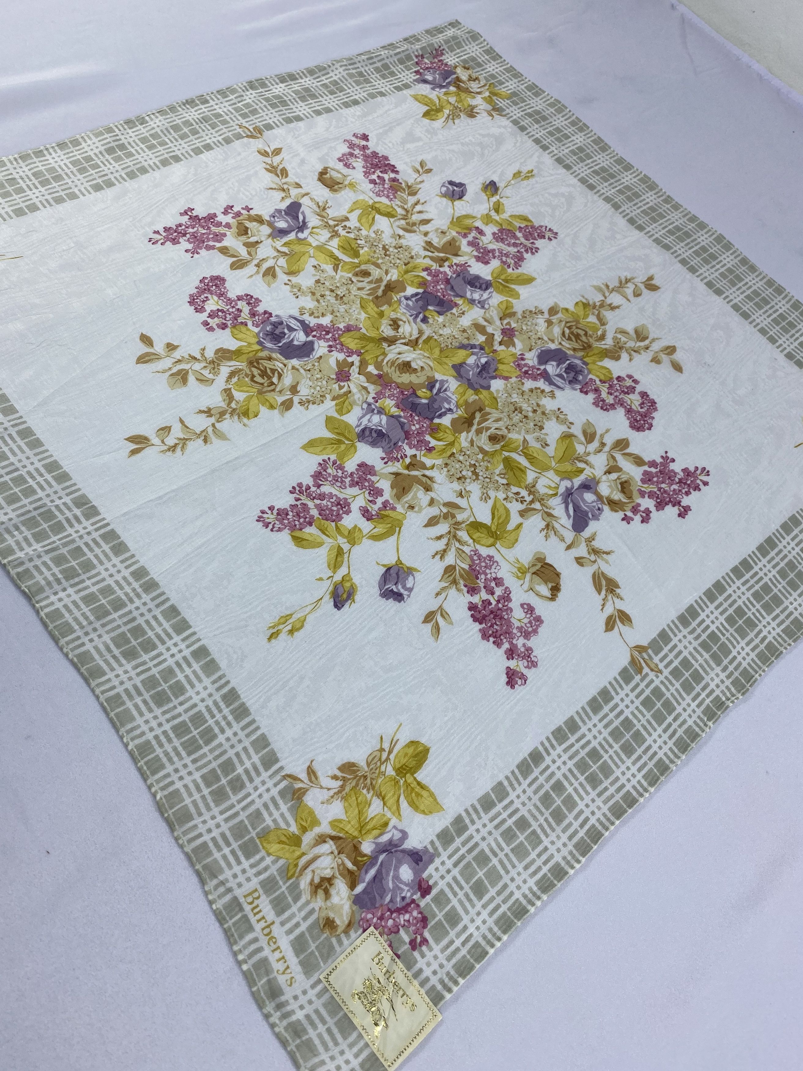 Burberry Burberrys Floral Handkerchief / Bandana / Neckerchief Size ONE SIZE - 4 Thumbnail