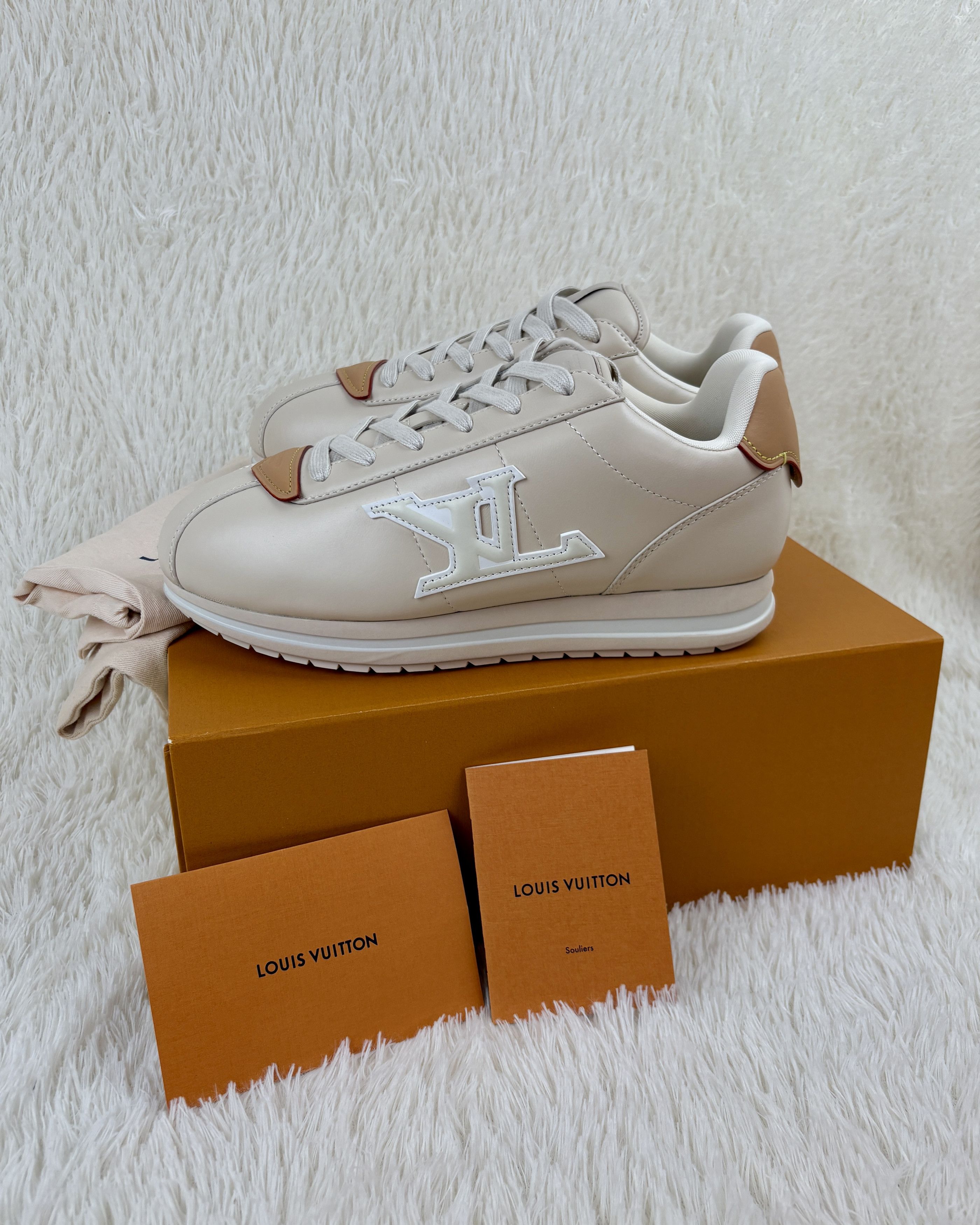 Louis Vuitton 100% original L Vuitton BUTTERSOFT men's sneakers. UK Size 9 Size US 10 / EU 43 - 5 Thumbnail