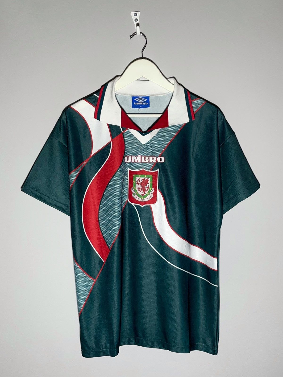 Umbro × Vintage National Team Wales Umbro 1994 Away Vintage Football Shirt Size US M / EU 48-50 / 2 - 1 Thumbnail