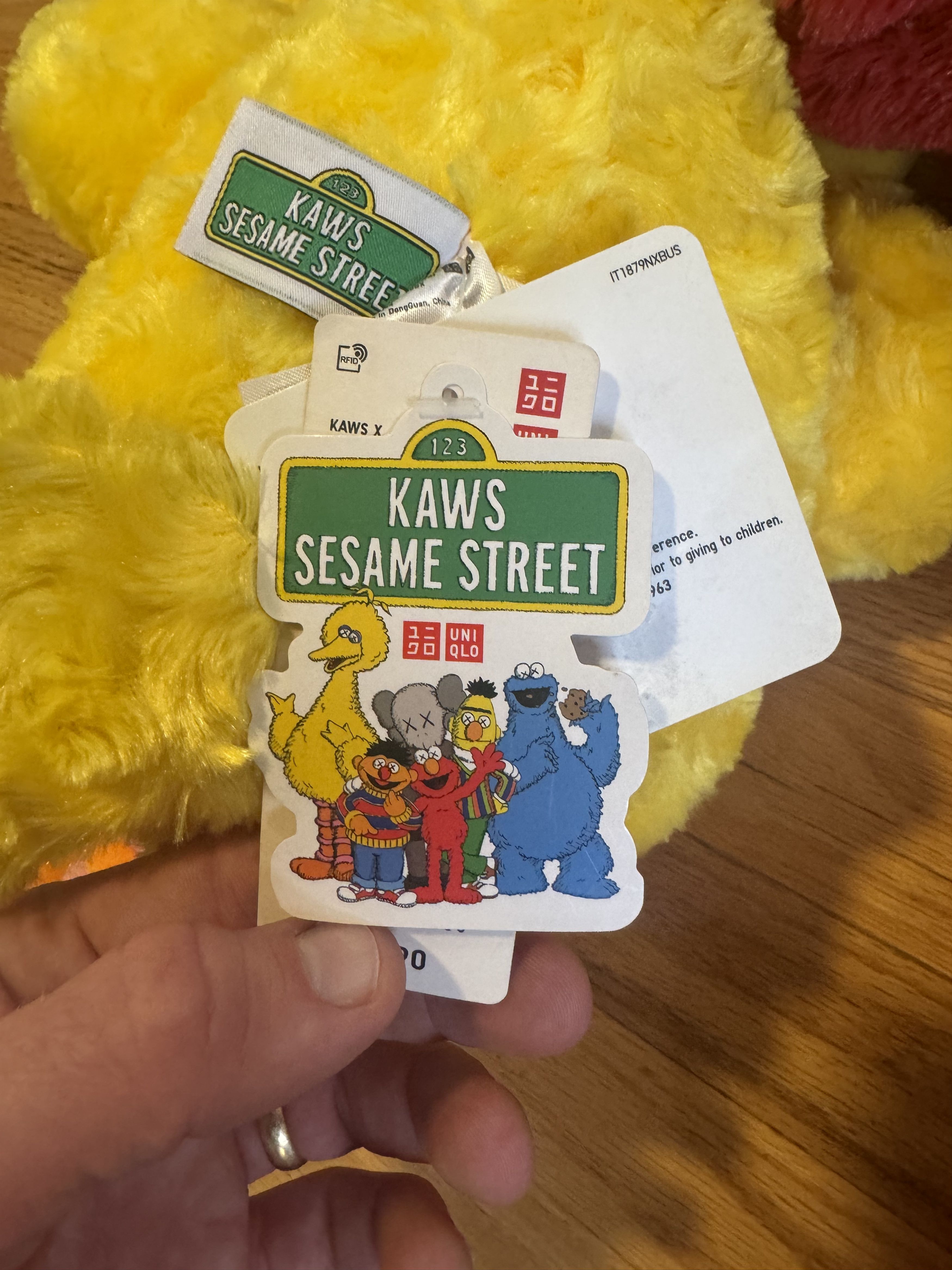 Kaws × Uniqlo Uniqlo x Kaws Elmo & Big Bird Limited edition Sesame Street Size ONE SIZE - 3 Thumbnail