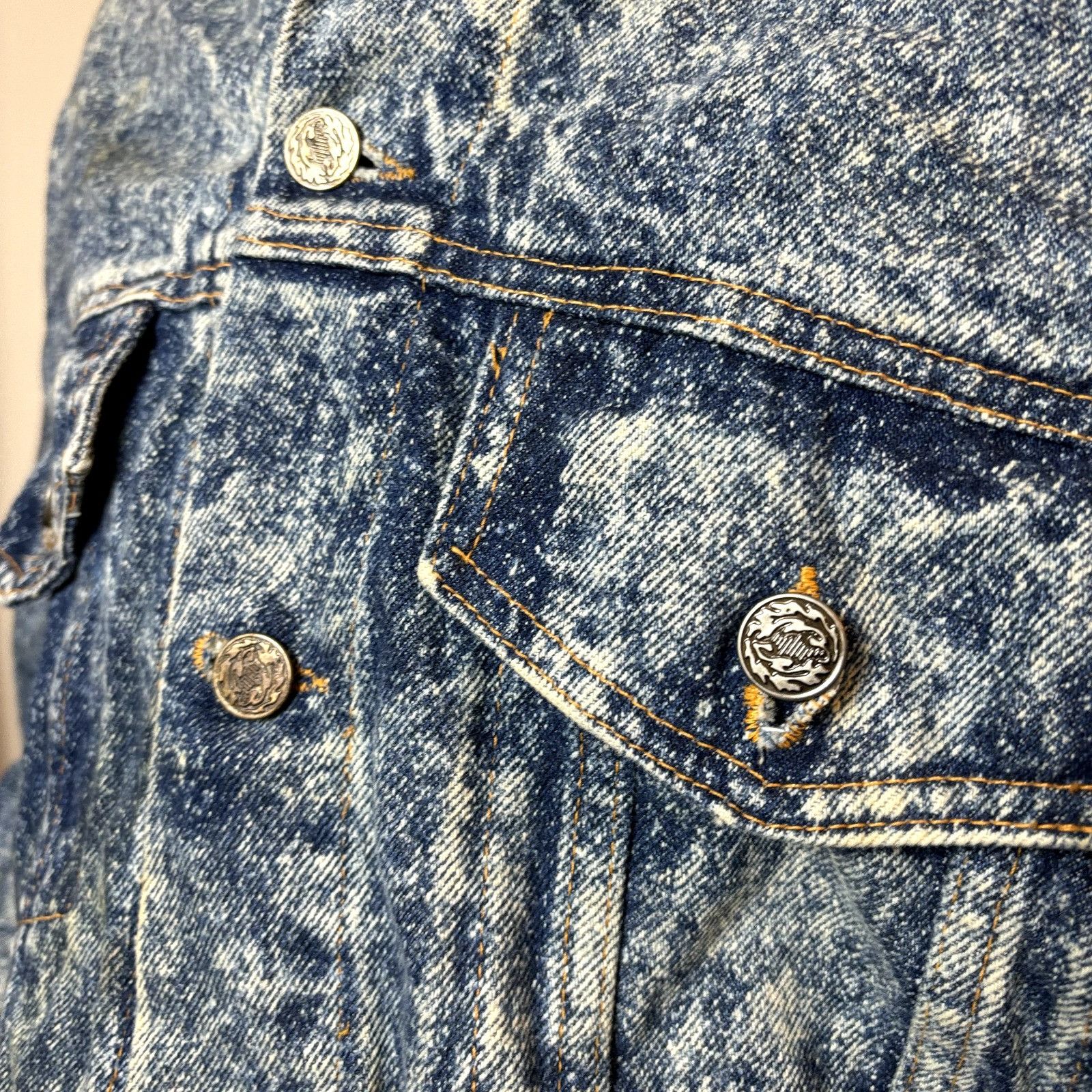 Other Men's Indian Tribal Back Design Size S VTG Acid Wash Denim J Size US S / EU 44-46 / 1 - 5 Thumbnail