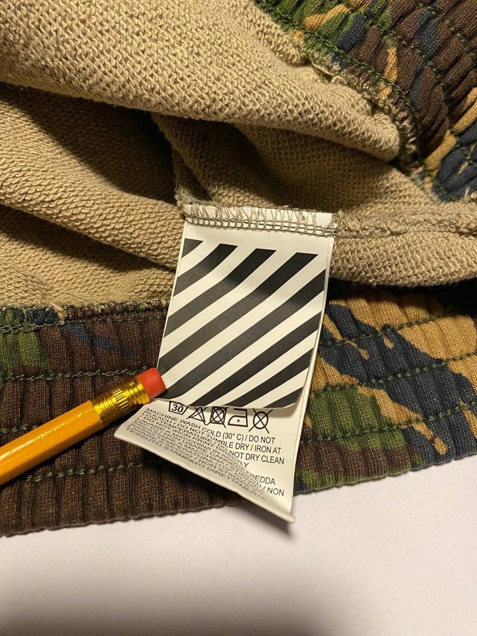 Off-White OFF-WHITE Camo Print Tee Virgil Abloh Temperature T-shirt Size US S / EU 44-46 / 1 - 4 Thumbnail
