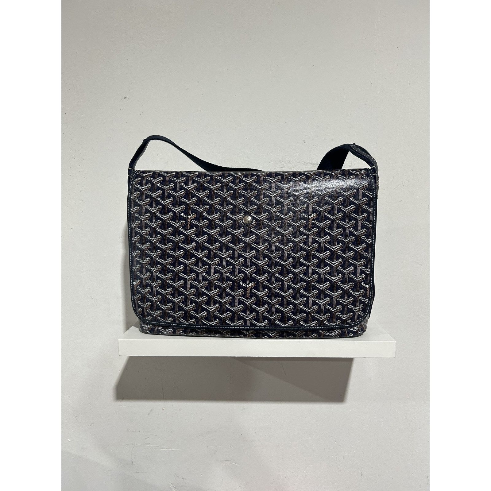Goyard GOYARD NAVY CAPETIEN MESSENGER BAG SIZE MM PREOWNED Size ONE SIZE - 1 Thumbnail