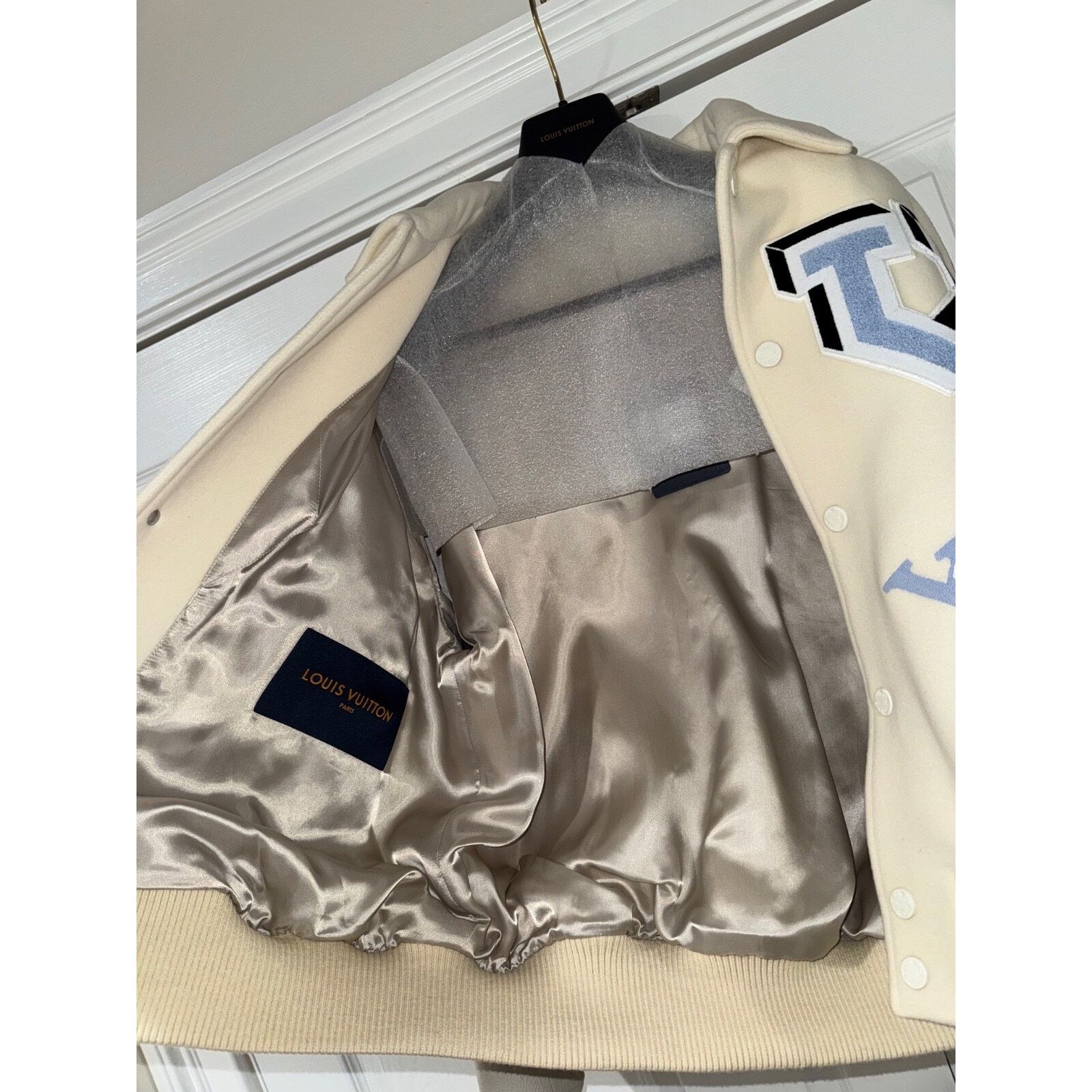 Louis Vuitton Louis Vuitton Leather Jacket Milky White Blue Patch 50 Size US M / EU 48-50 / 2 - 16 Thumbnail