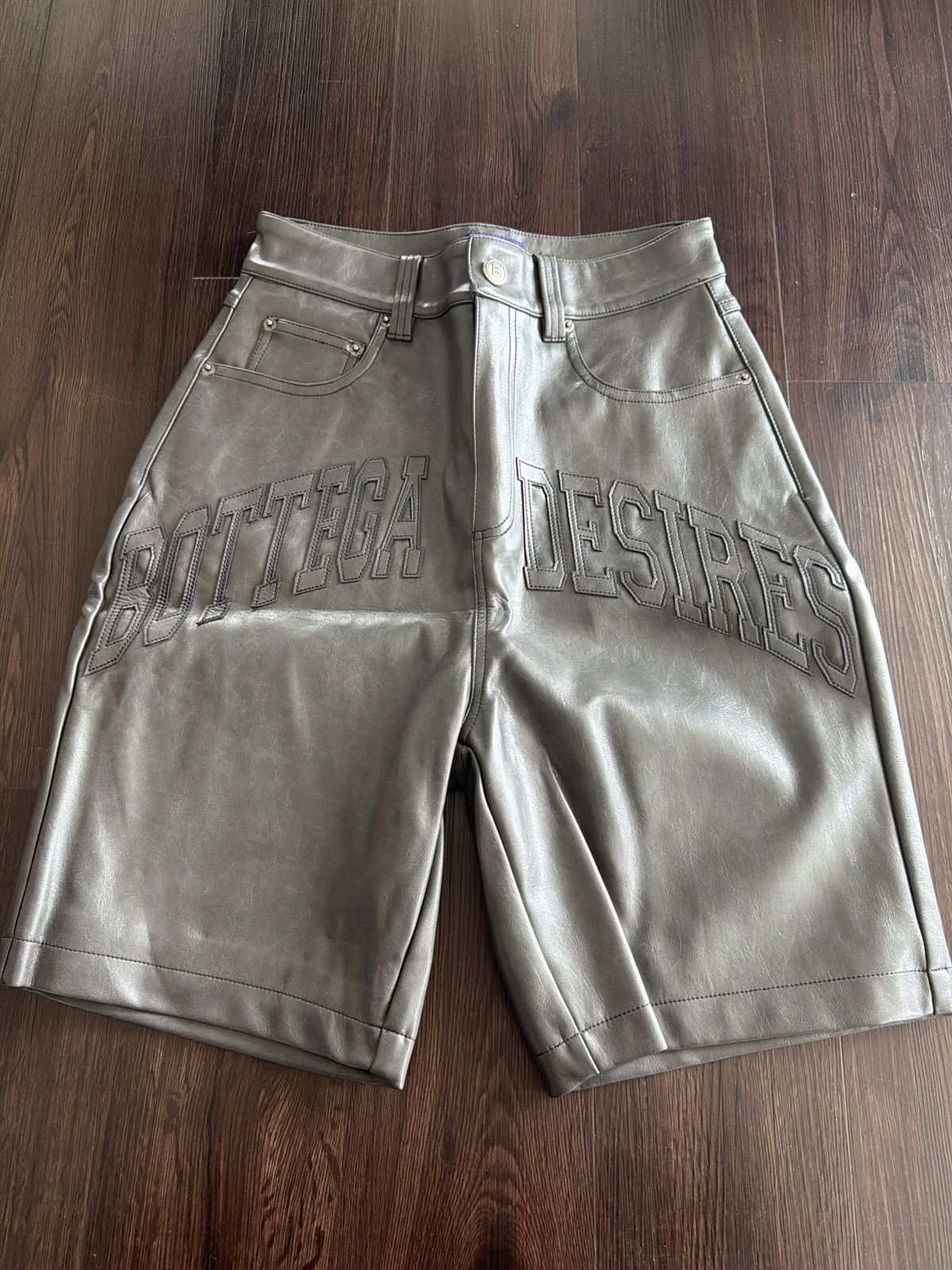 Bottega Desires Bottega Desires Gray Leather Shorts Size US 28 / EU 44 - 2 Thumbnail