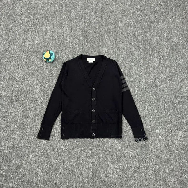 Thom Browne Thom Browne Black wool V-neck sweater Size US S / EU 44-46 / 1 - 1 Thumbnail