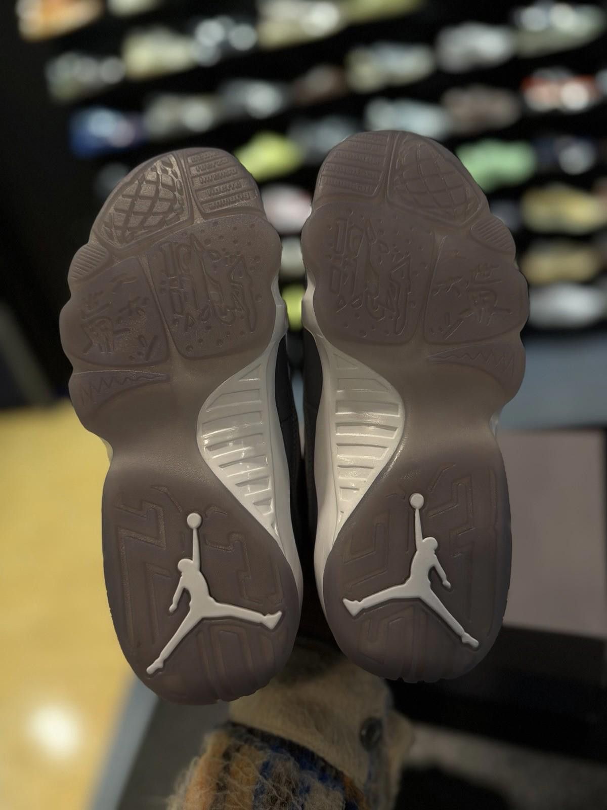 Jordan Brand Air Jordan 9 Retro (GS) Medium Grey/Cool Grey-White 7Y/8.5W Size US 7 / EU 40 - 12 Thumbnail