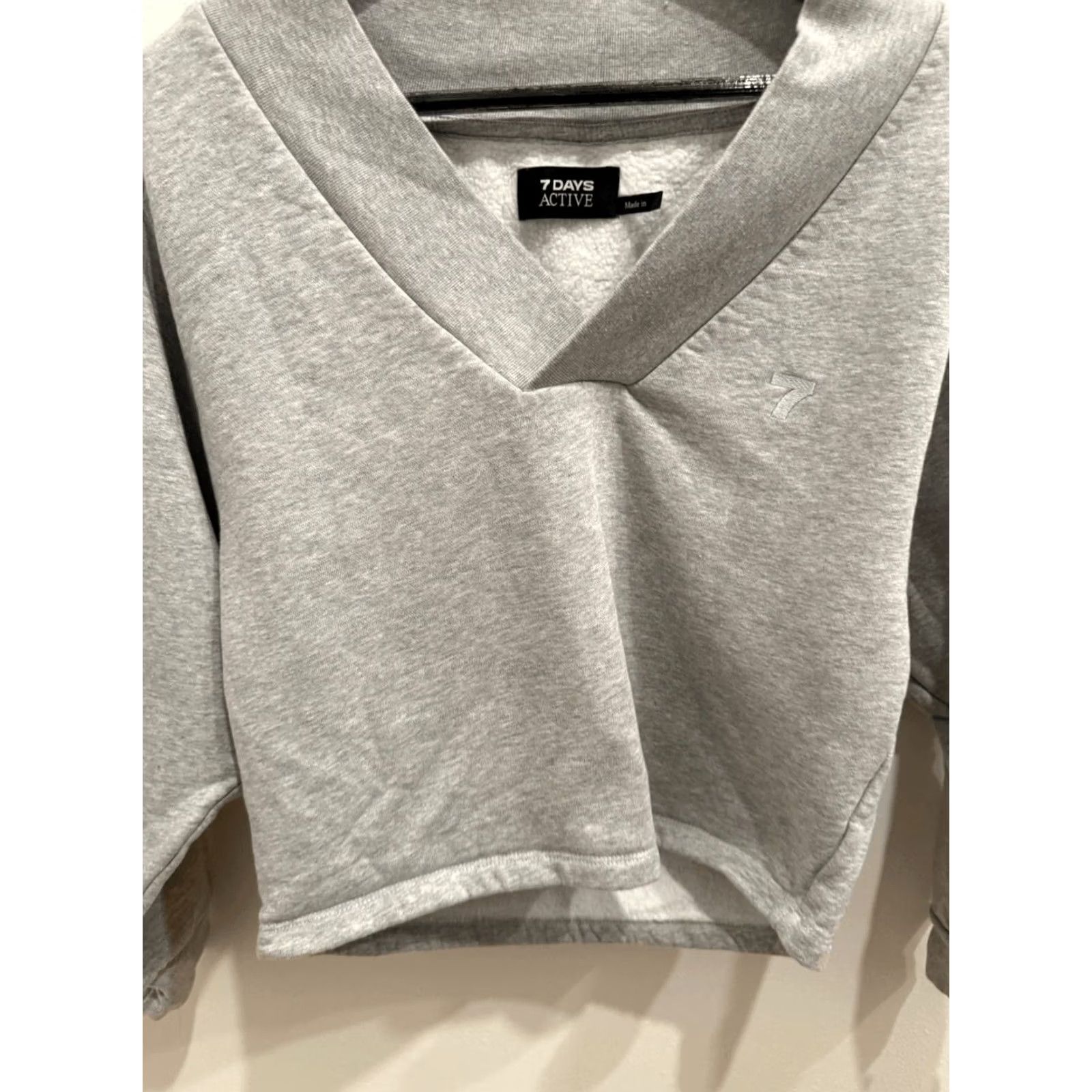 7 Days Active VINTAGE 7 Days Active Women's Sweatshirt V-Neck Cropped Oversized Gray Small Size S / US 4 / IT 40 - 4 Thumbnail