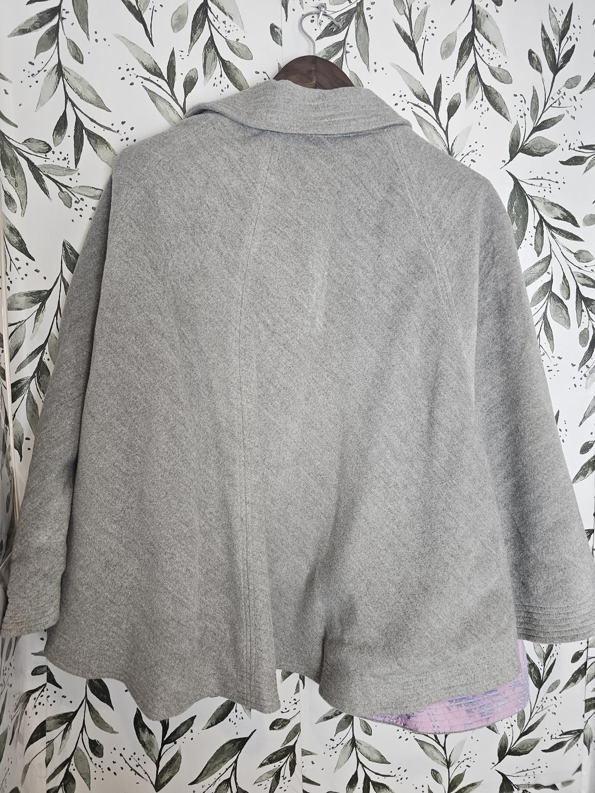 Unknown London Cape Jacket Gray Womens One Size Satin Lining [COPY] Size ONE SIZE - 6 Thumbnail