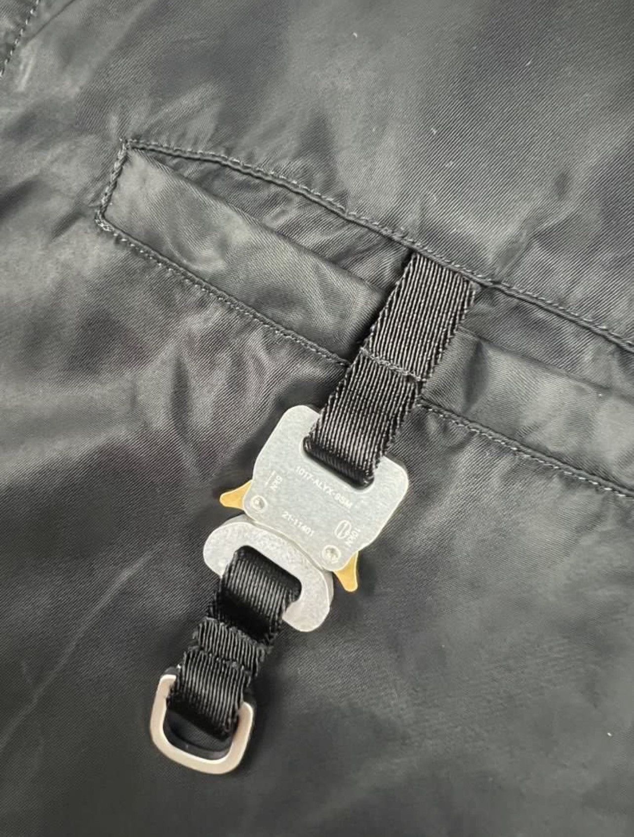1017 ALYX 9SM 1017 ALYX 9SM by Matthew M Williams Nylon Buckle Shirts Size US L / EU 52-54 / 3 - 5 Thumbnail