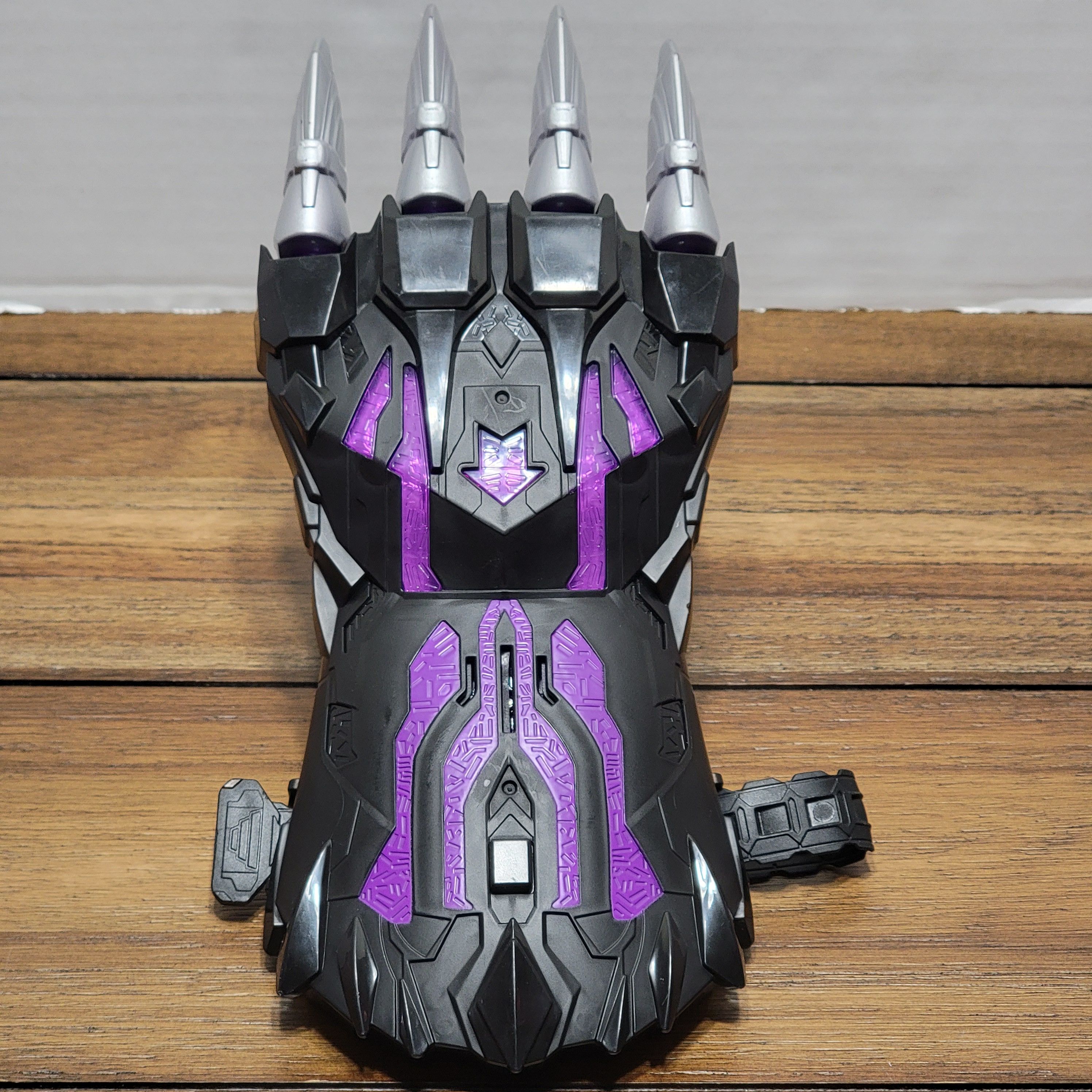 Marvel Comics Marvel Wakanda Adult Battle Claw w/ Lights & Sound Size ONE SIZE - 2 Thumbnail