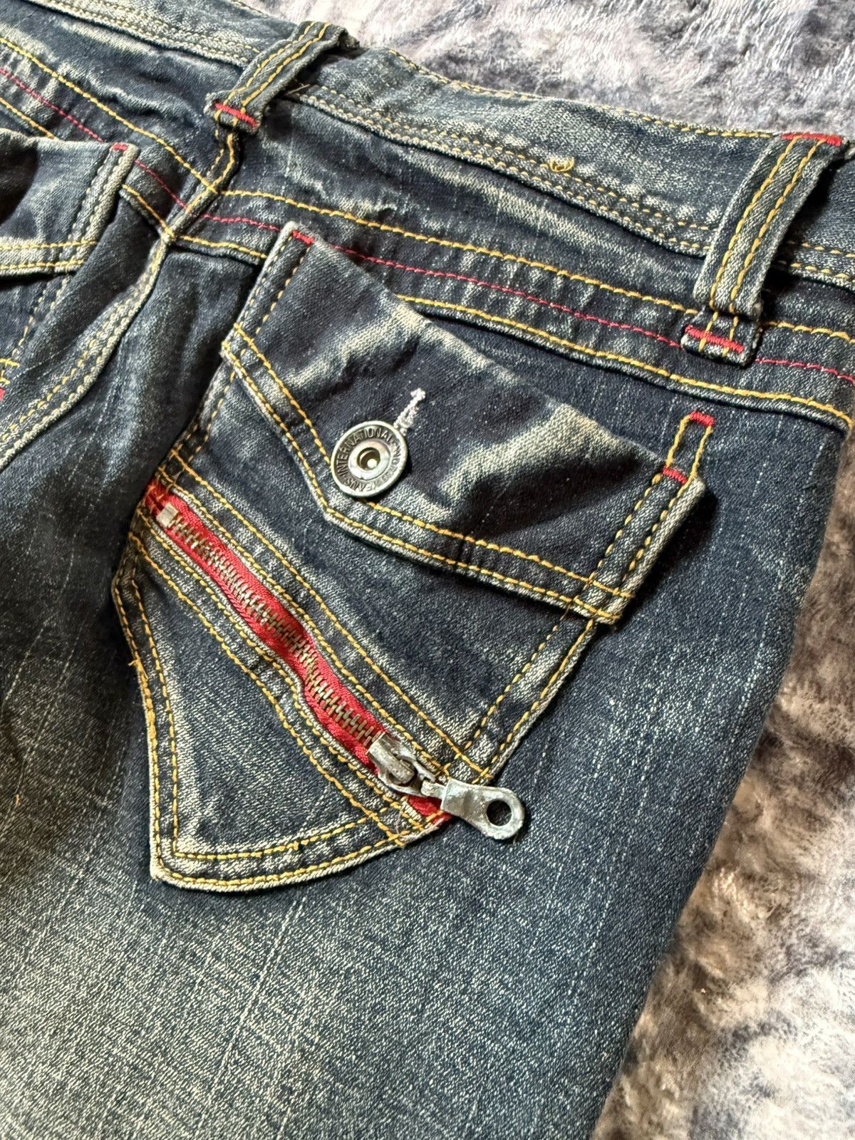 If Six Was Nine B.C.B.G Japan Gun Pocket Muddy Wash Flared Jeans Size US 29 - 15 Thumbnail