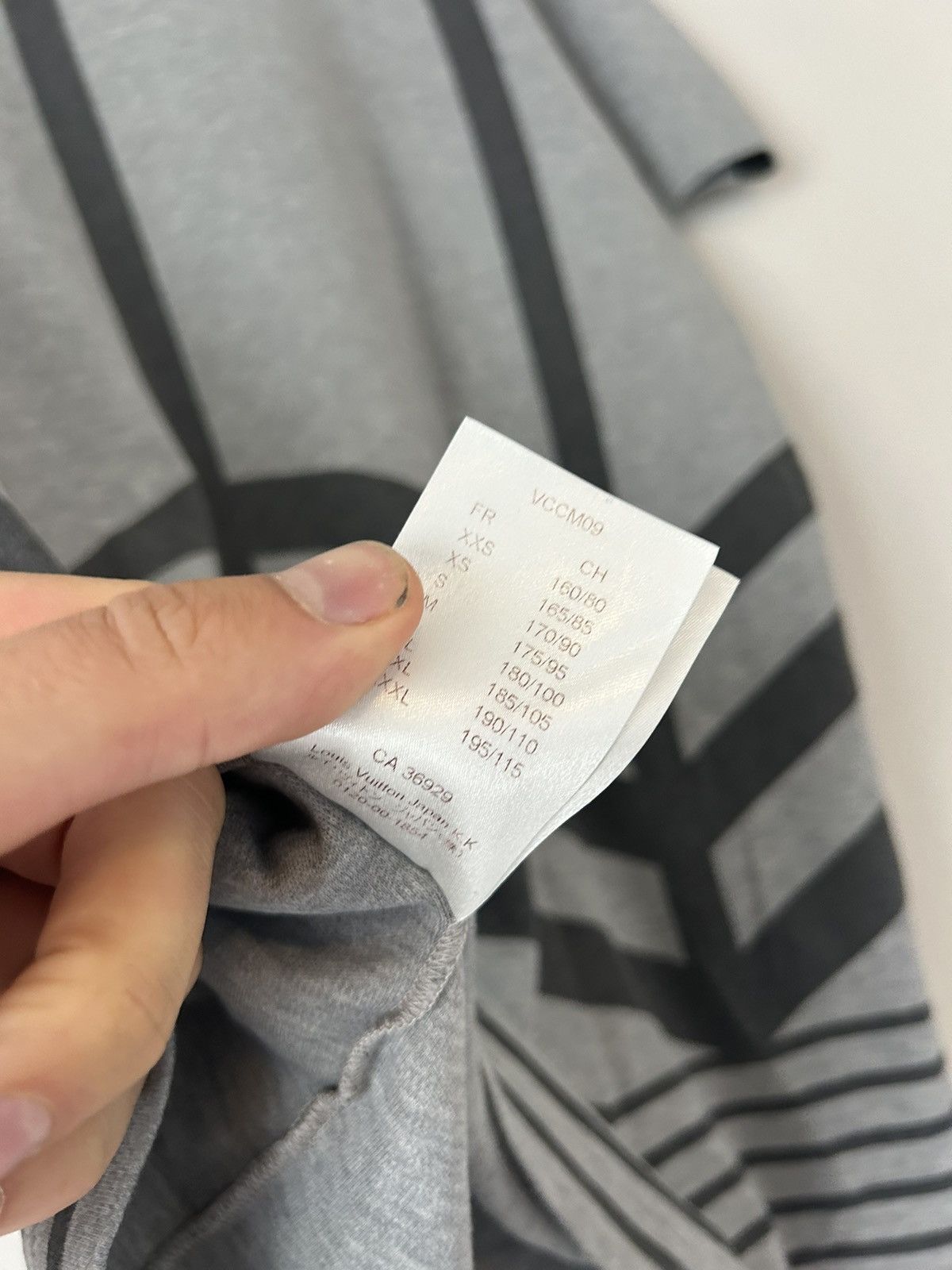Louis Vuitton Grey LV T-Shirt Size US M / EU 48-50 / 2 - 8 Thumbnail