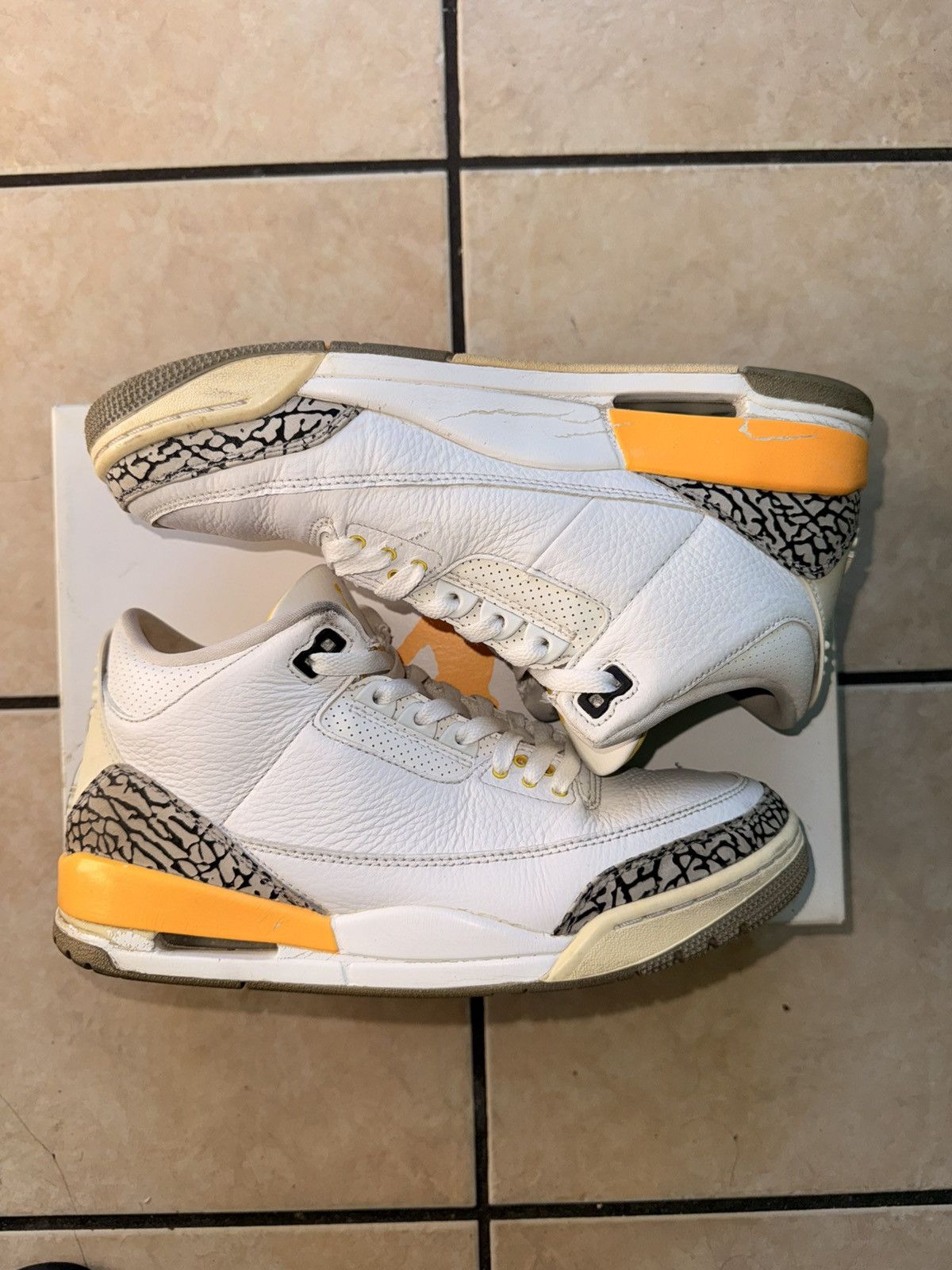 Jordan Brand Laser Orange 3s Size US 9.5 / EU 42-43 - 1 Thumbnail