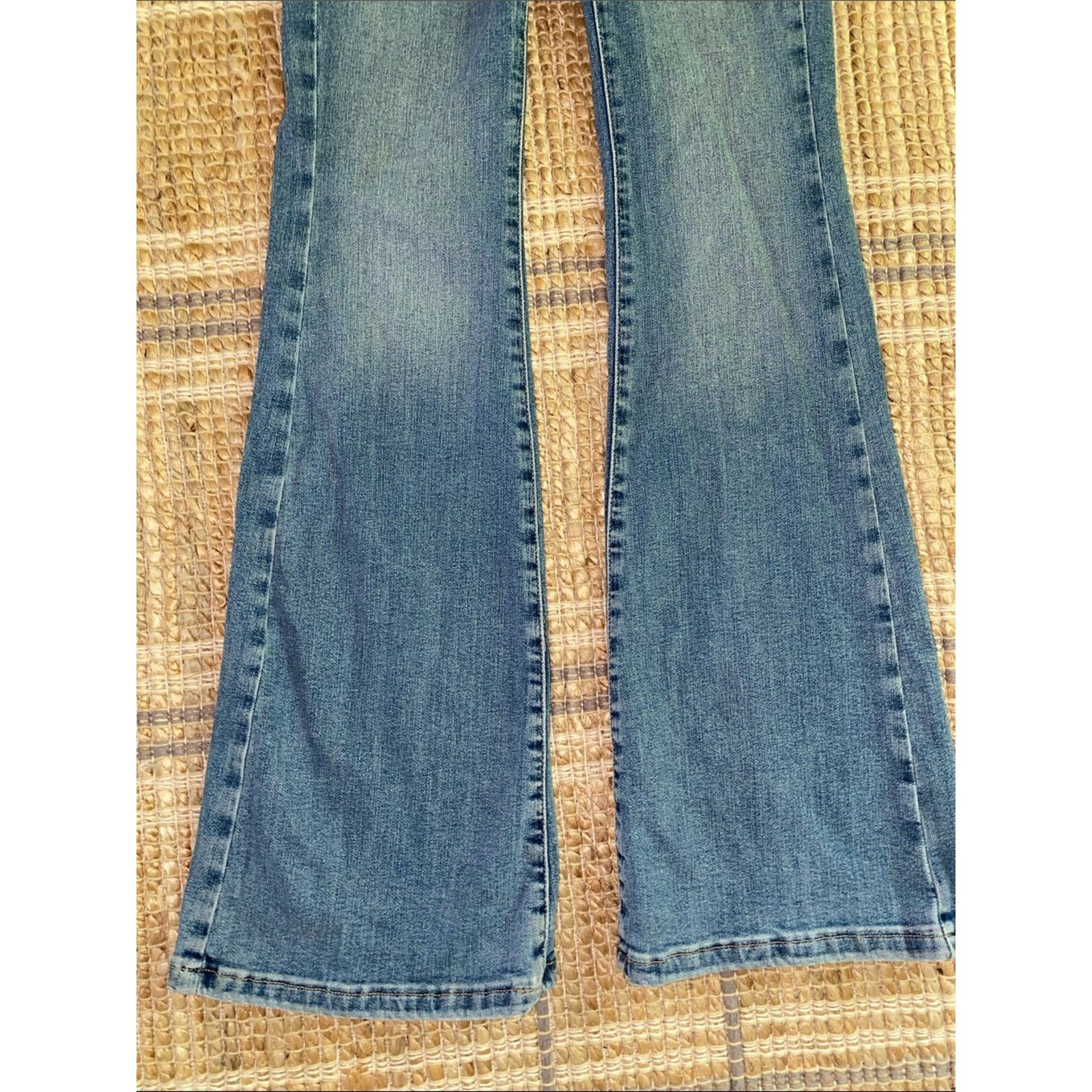 Free People We The Free $110 Jayde Flare Stretch Jeans 28” W INS 33” Size 28" / US 6 / IT 42 - 14 Thumbnail