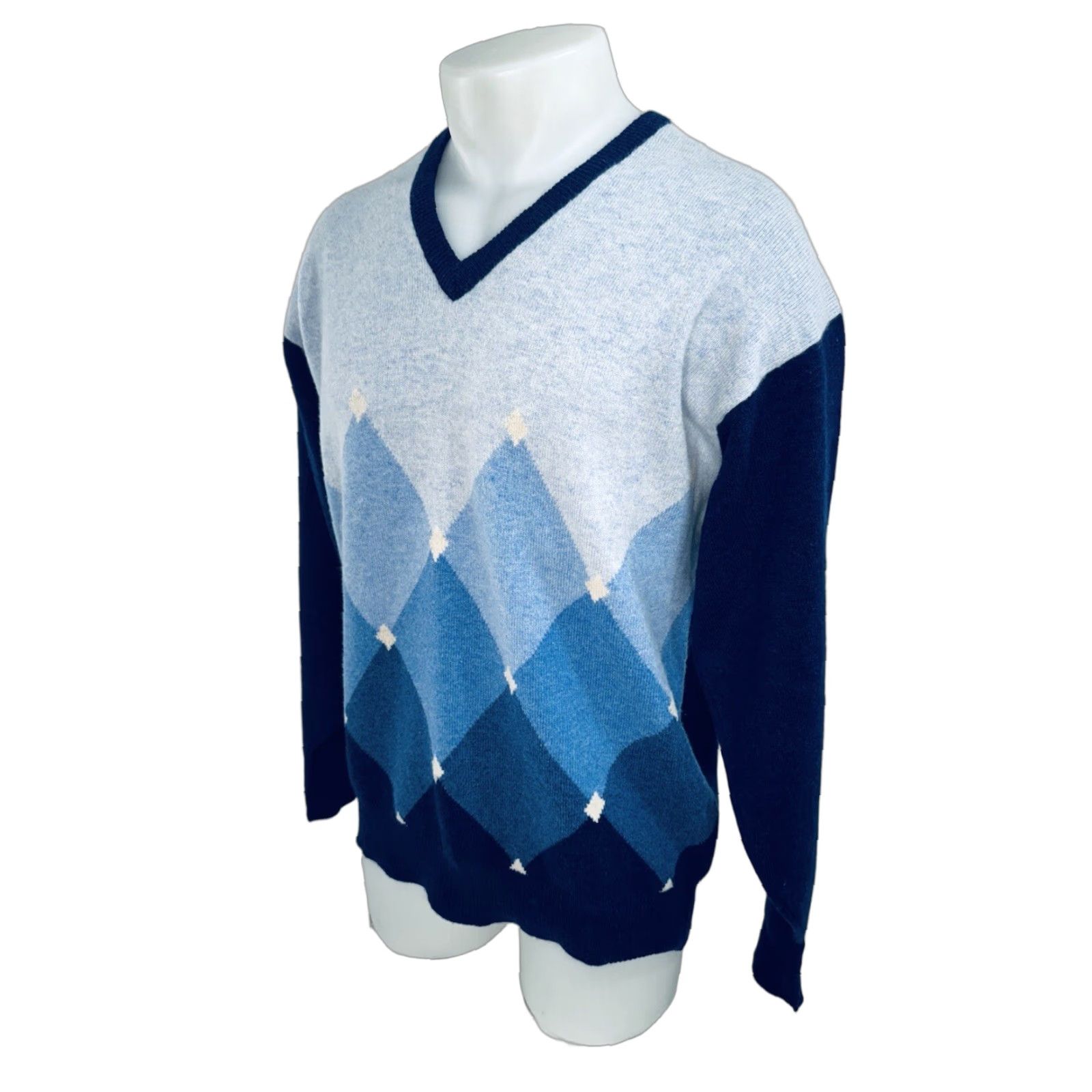 Vintage BULLock & JONES - Gorgeous Argyle NEW LAMBSWOOL SCOTLAND Mens L Sweater Shirt Size US L / EU 52-54 / 3 - 1 Thumbnail