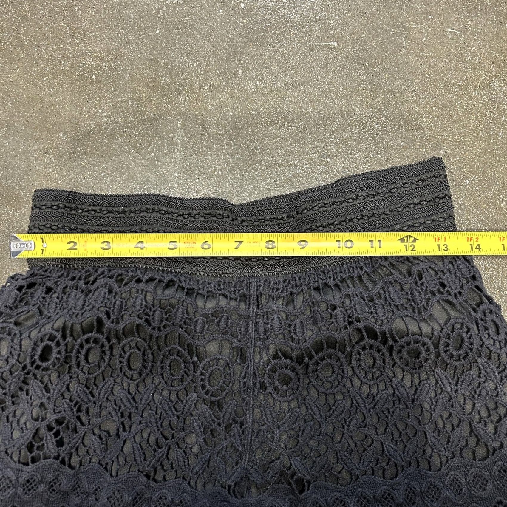 Vintage VINTAGE? Crochet Lace Shorts Womens Small Black Lined Elastic Waist Boho Festival Size 26" / US 2 / IT 38 - 2 Thumbnail
