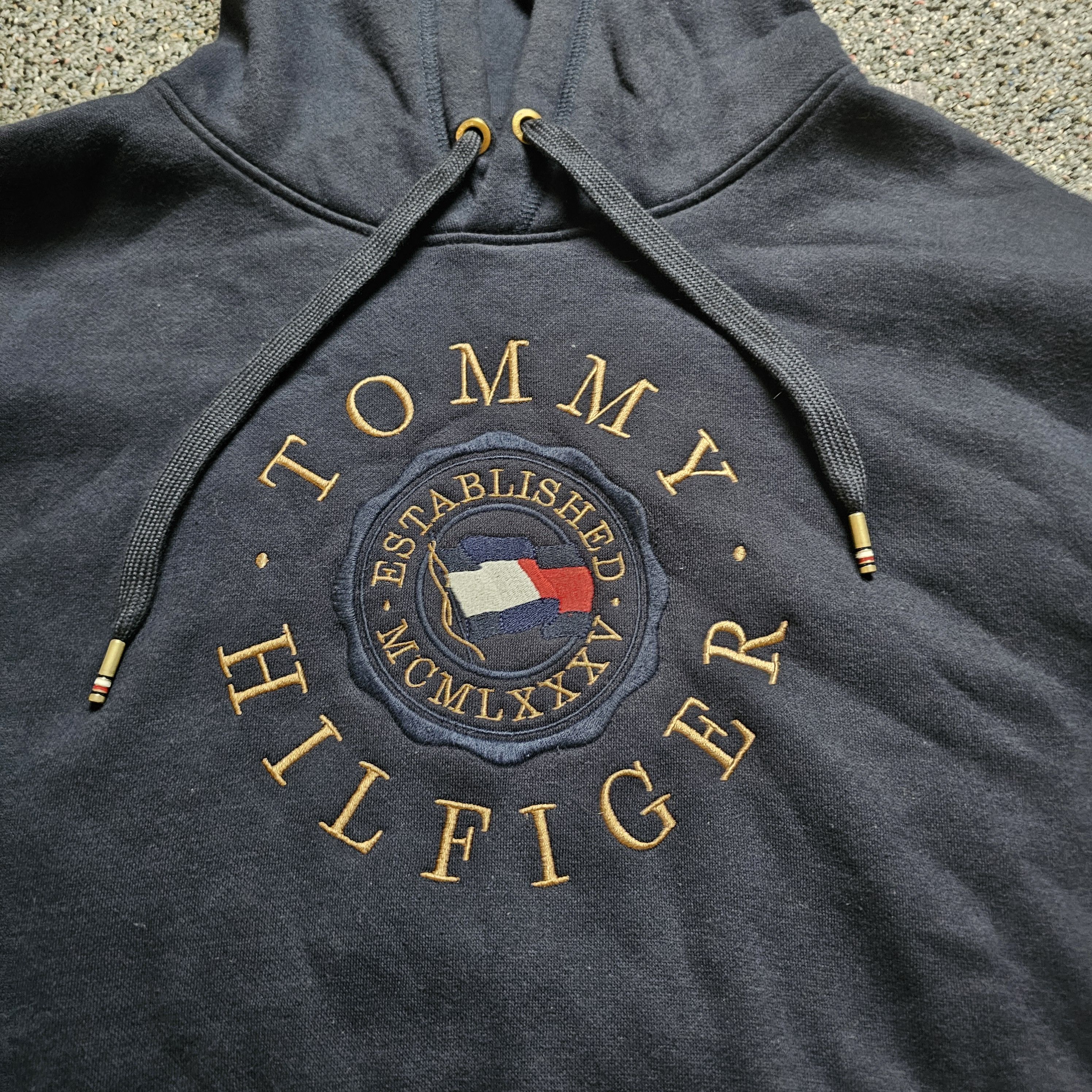 Tommy Hilfiger Tommy Hilfiger Embroidered Pull Over Hoodie Size XL Size US XL / EU 56 / 4 - 2 Thumbnail