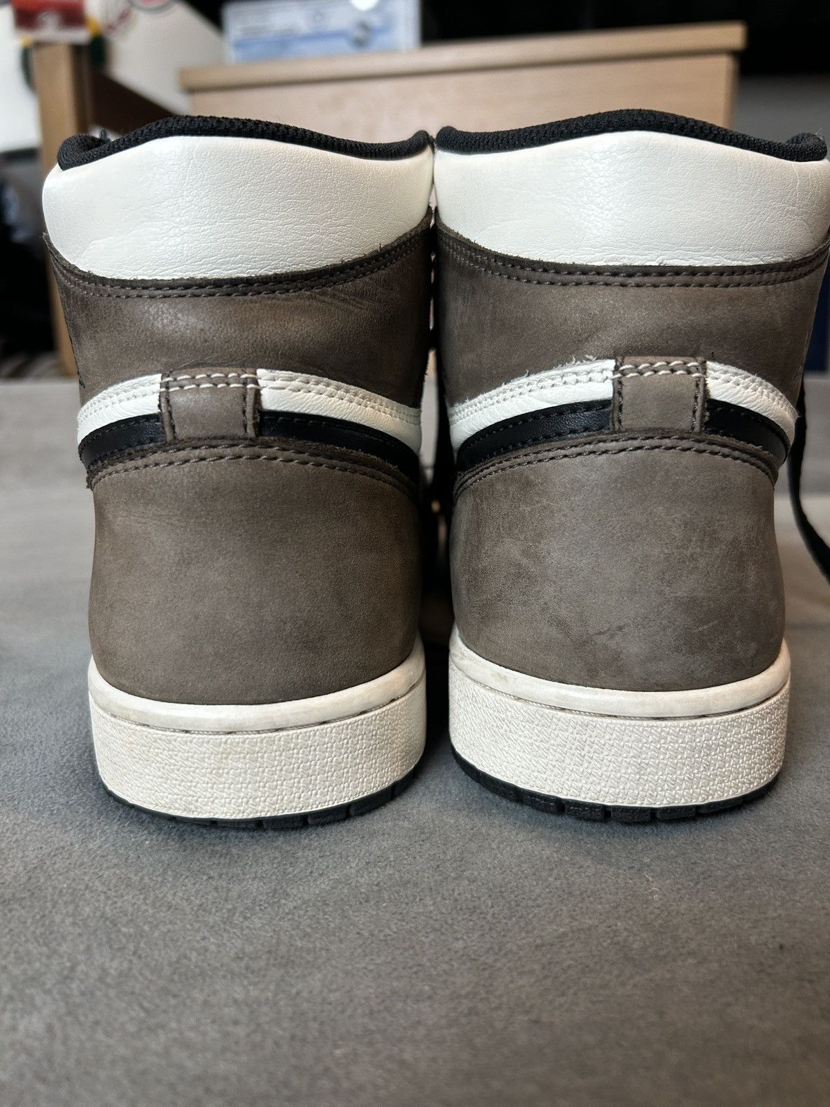 Jordan Brand × Nike Jordan 1 Retro High Mocha Size US 10 / EU 43 - 4 Thumbnail
