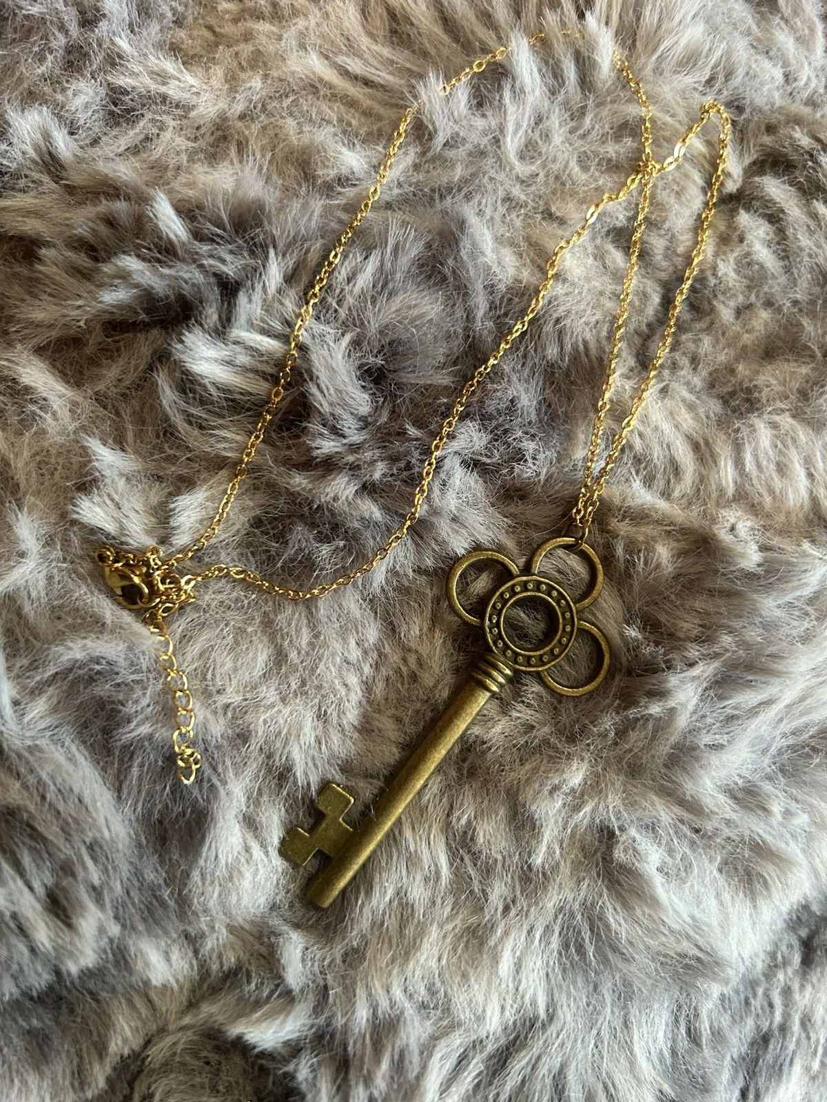 Vintage Vintage brass skeleton key on chain necklace Size ONE SIZE - 7 Thumbnail