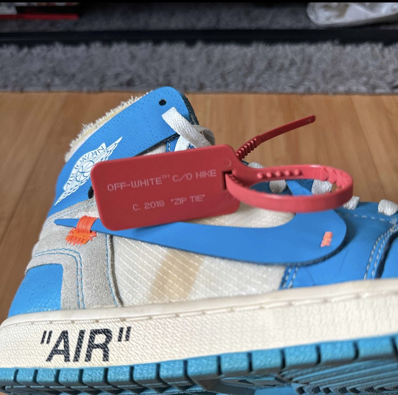 Jordan Brand × Off-White Off White x Jordan 1 UNC Size 9 Size US 9 / EU 42 - 10 Thumbnail