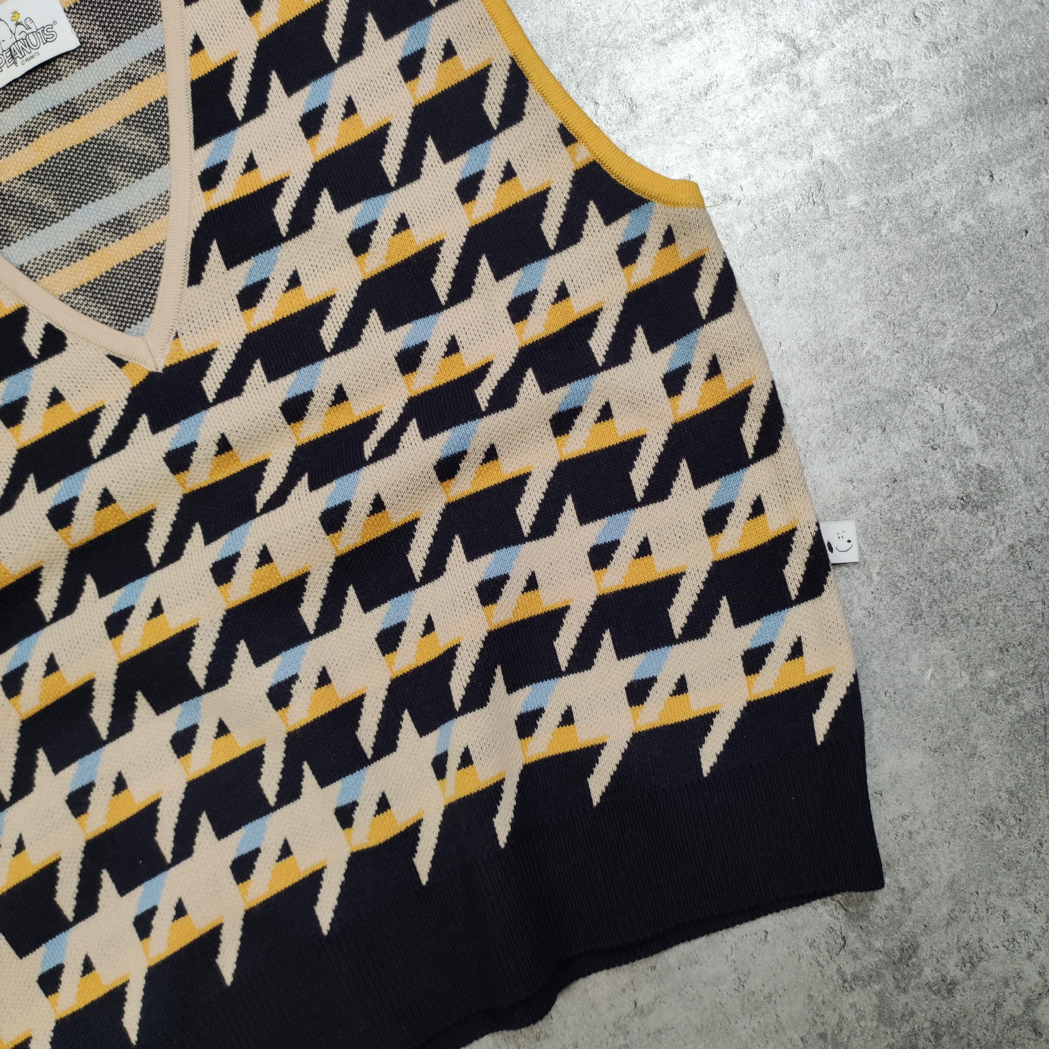 Japanese Brand × Peanuts RARE Japanese Limited Peanuts Monogram Sweater Vest Size US S / EU 44-46 / 1 - 4 Thumbnail