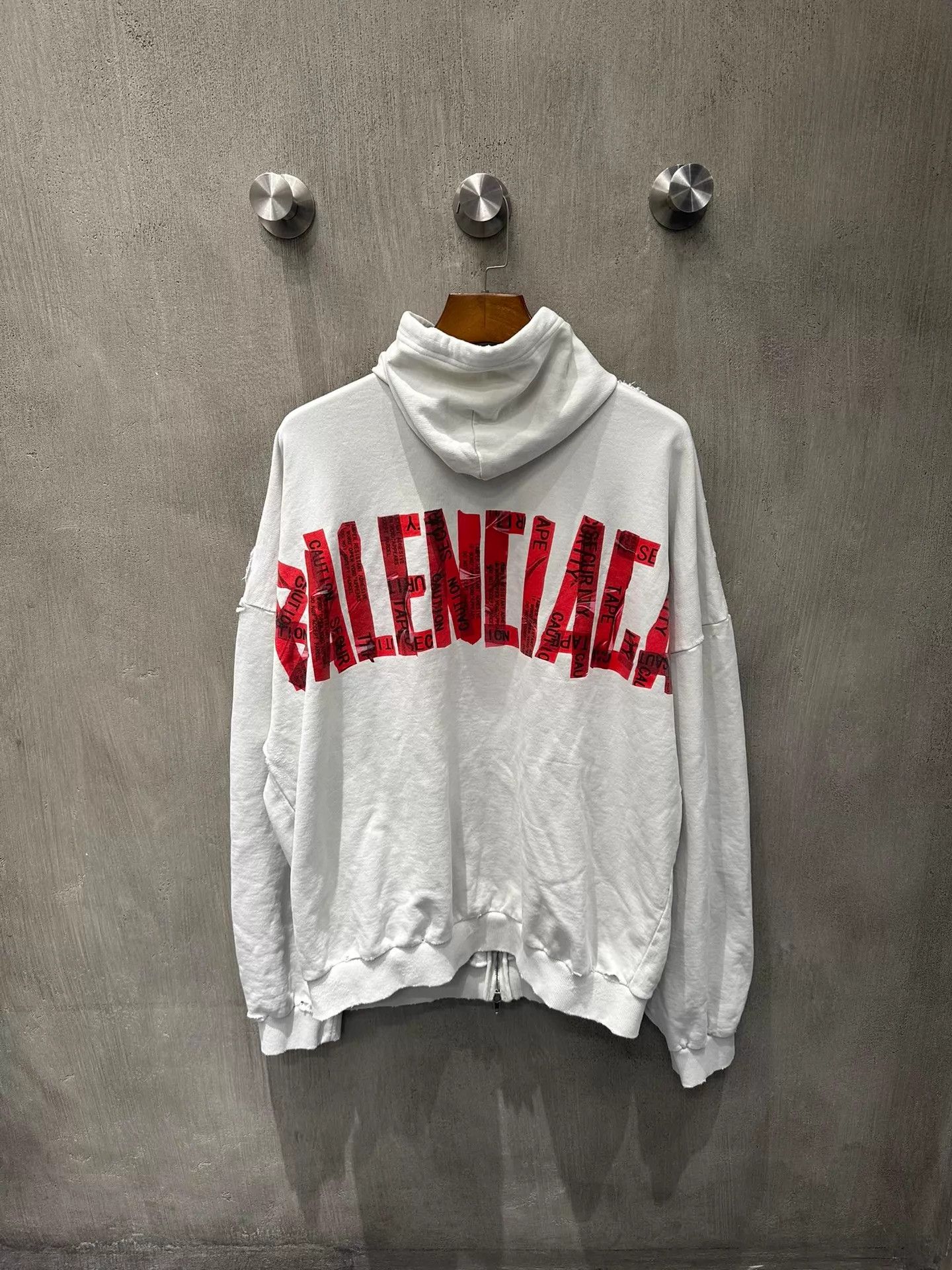 Balenciaga Balenciaga Tape Logo White Zip Hoodie 4 Size US XL / EU 56 / 4 - 2 Thumbnail