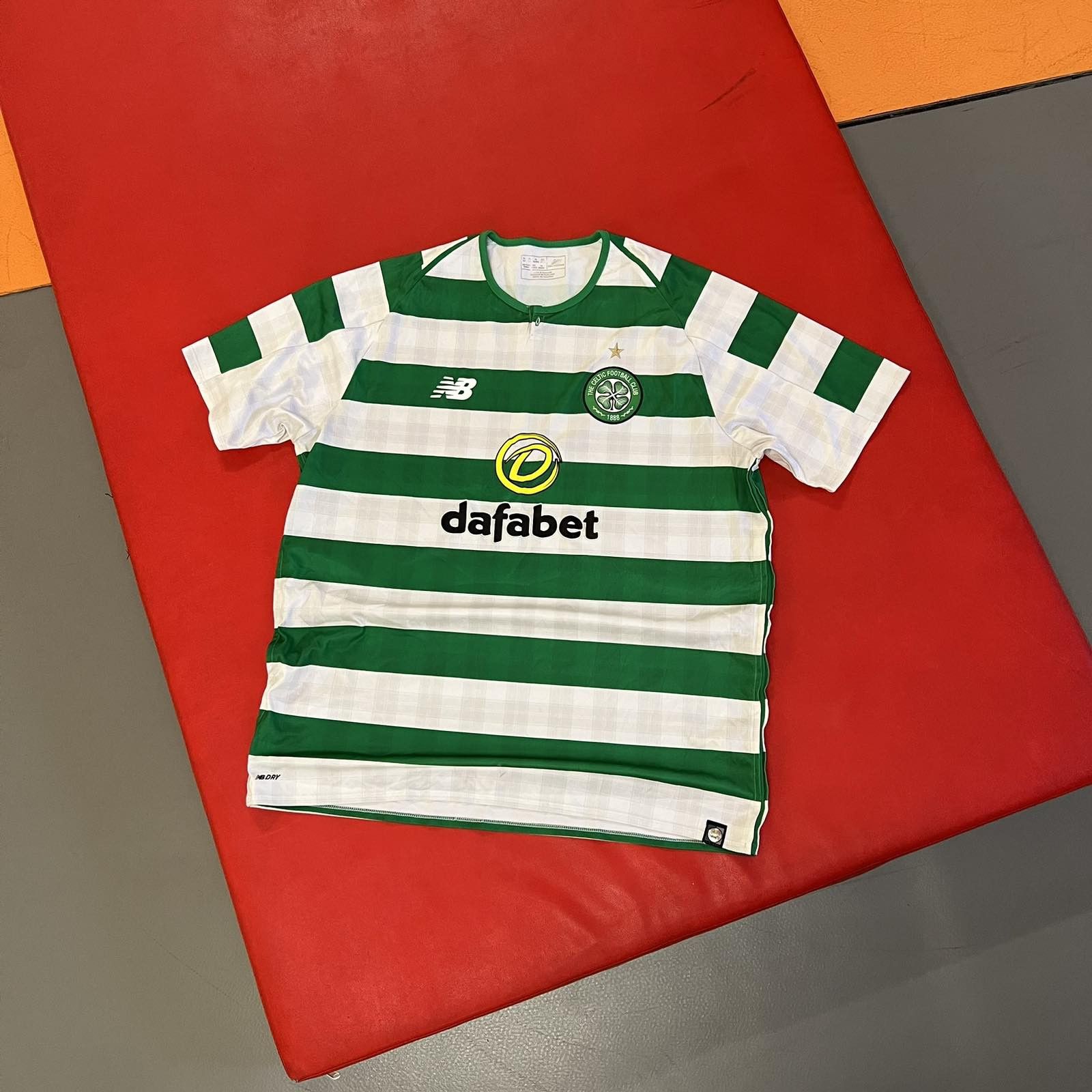 New Balance Rare Celtic New Balance soccer jersey Sz L Size US XL / EU 56 / 4 - 1 Thumbnail