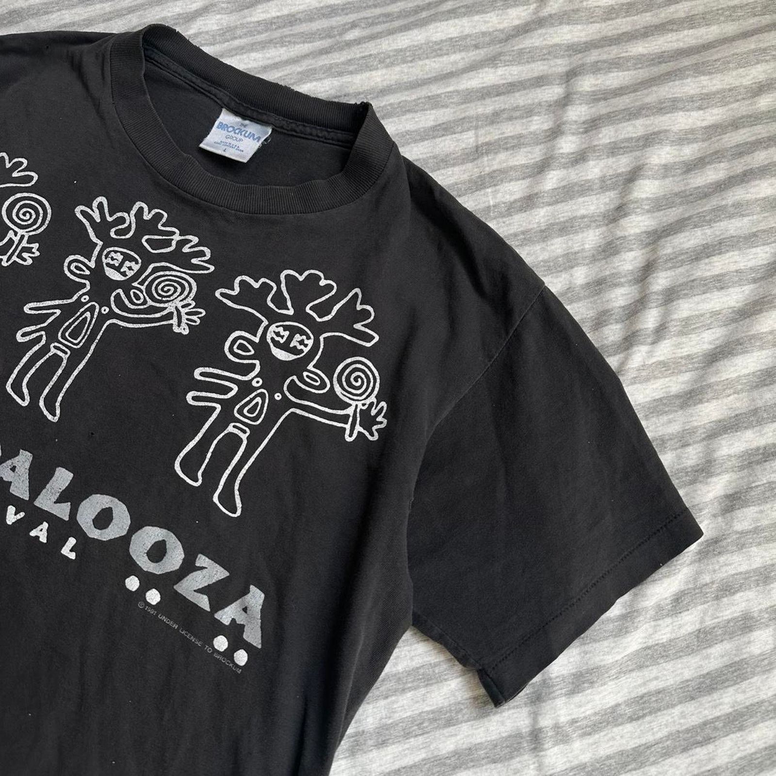 Band Tees × Vintage Rare Vintage 90s Lolla Palooza Thrashed Graphic Band Shirt Size US M / EU 48-50 / 2 - 6 Thumbnail