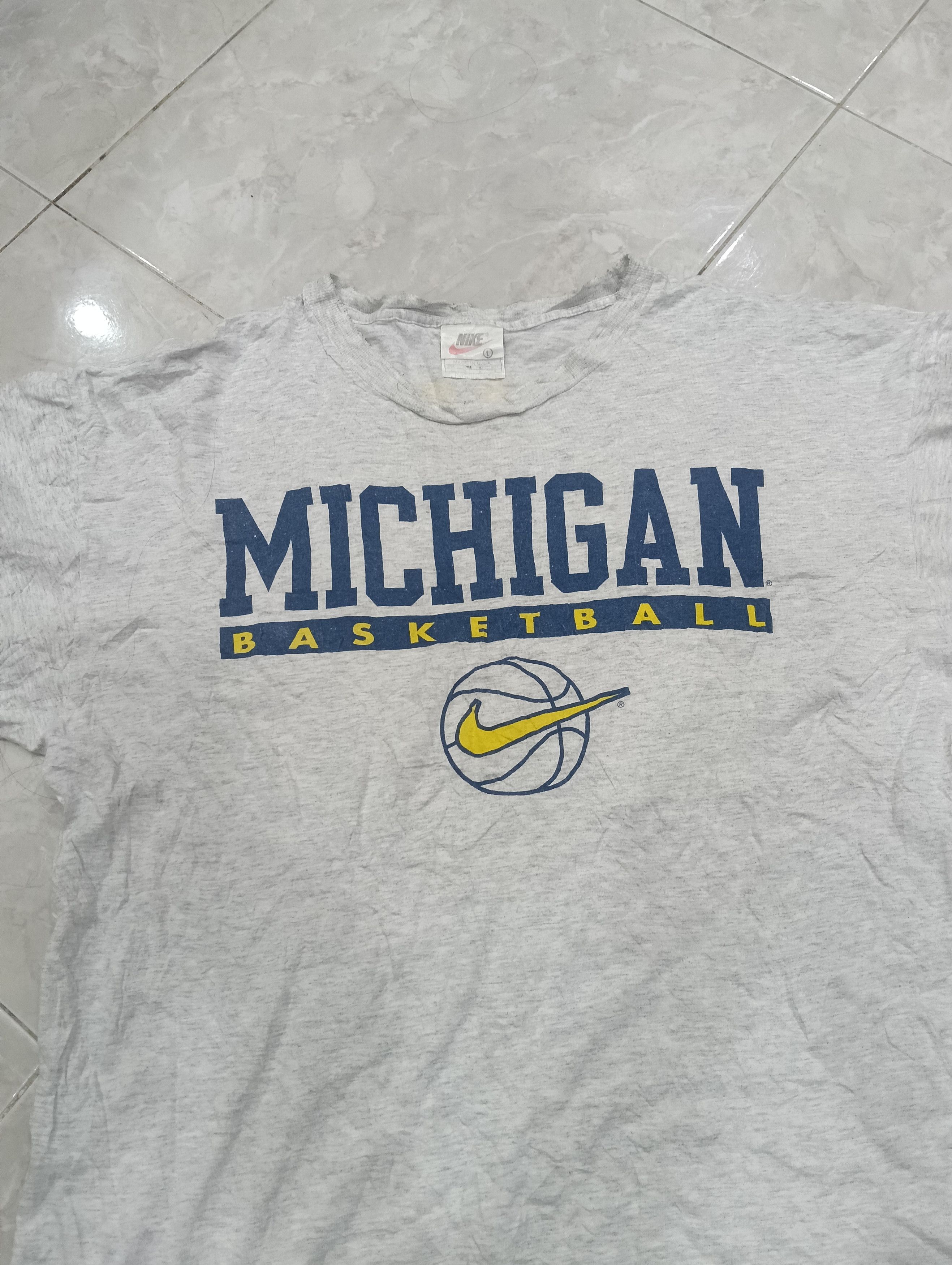 Nike Vintage 90s Nike Michigan Basketball Size US L / EU 52-54 / 3 - 3 Thumbnail
