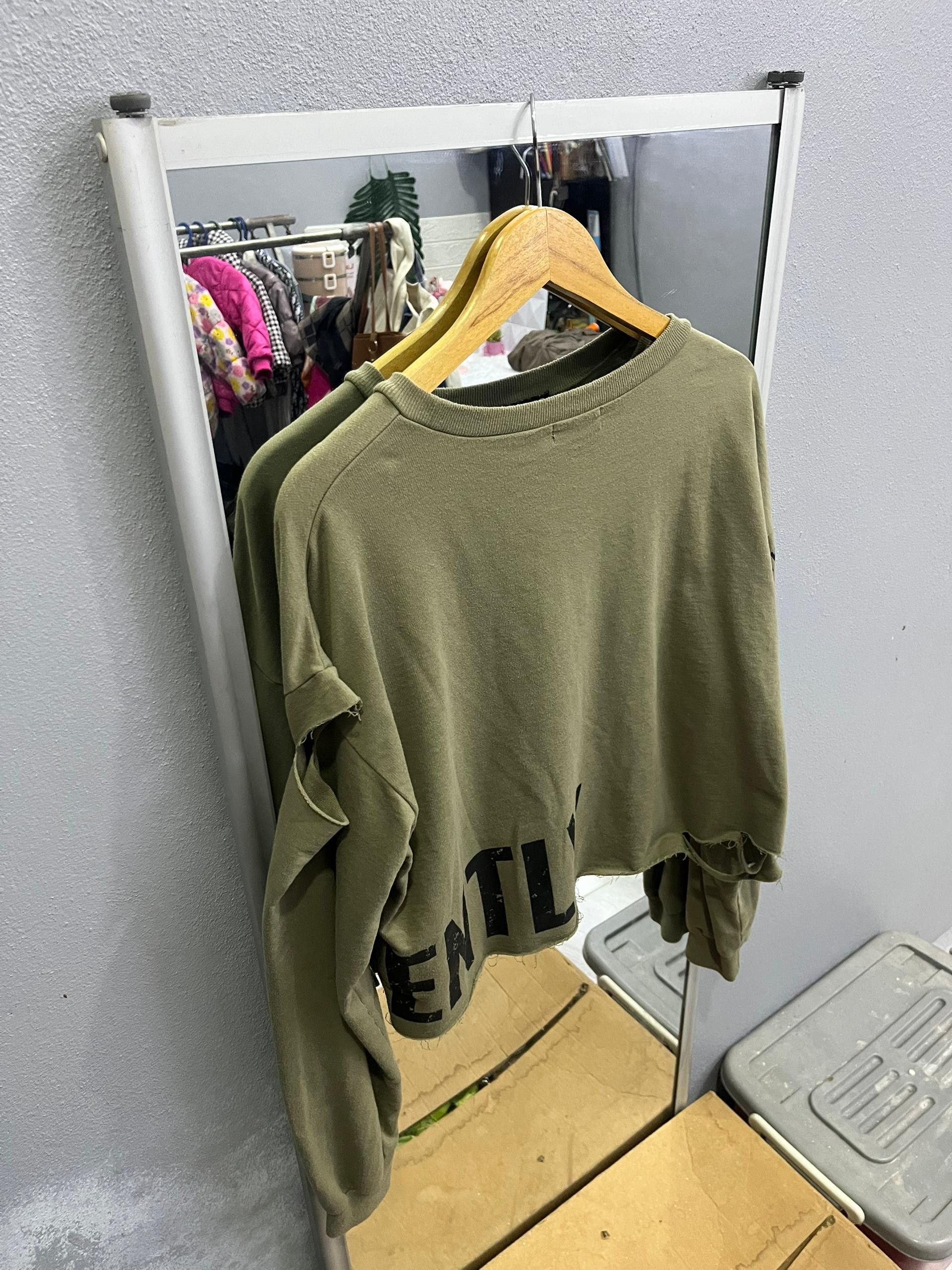 Japanese Brand ANAP Distressed Crop Sweatshirt Olive Japan Womens Size US M / EU 48-50 / 2 - 11 Thumbnail