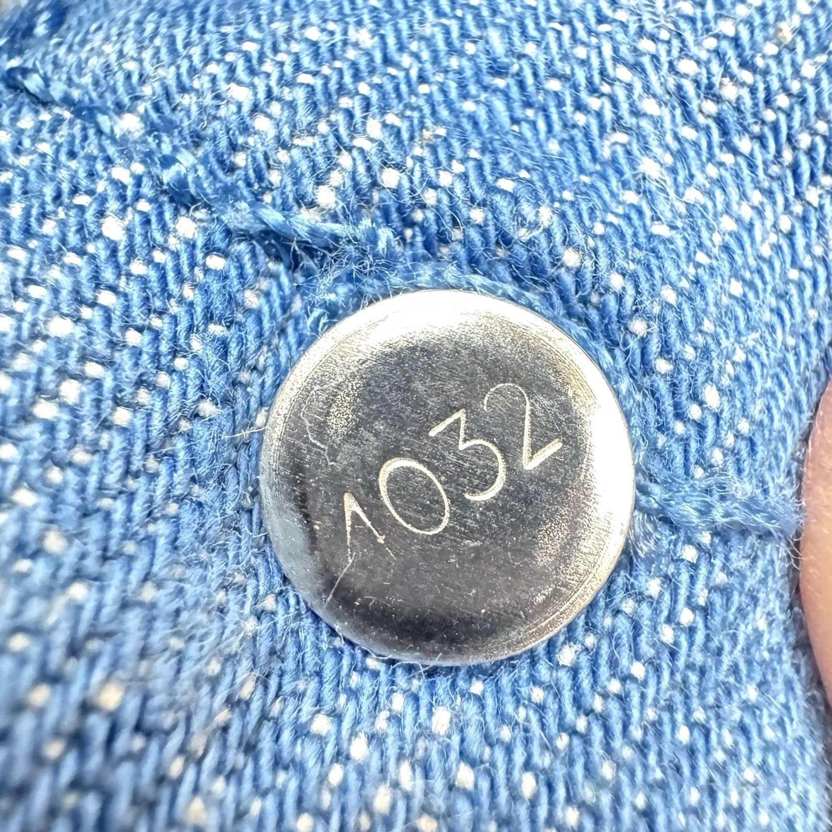 Levi's VTG Levi’s 501 Jeans Button Fly Dark Denim Misprint Tag White Oak Cone Mills 1032 Made in Mexico 33x29 Men Regular USA Straight Denim Size US 33 - 6 Thumbnail