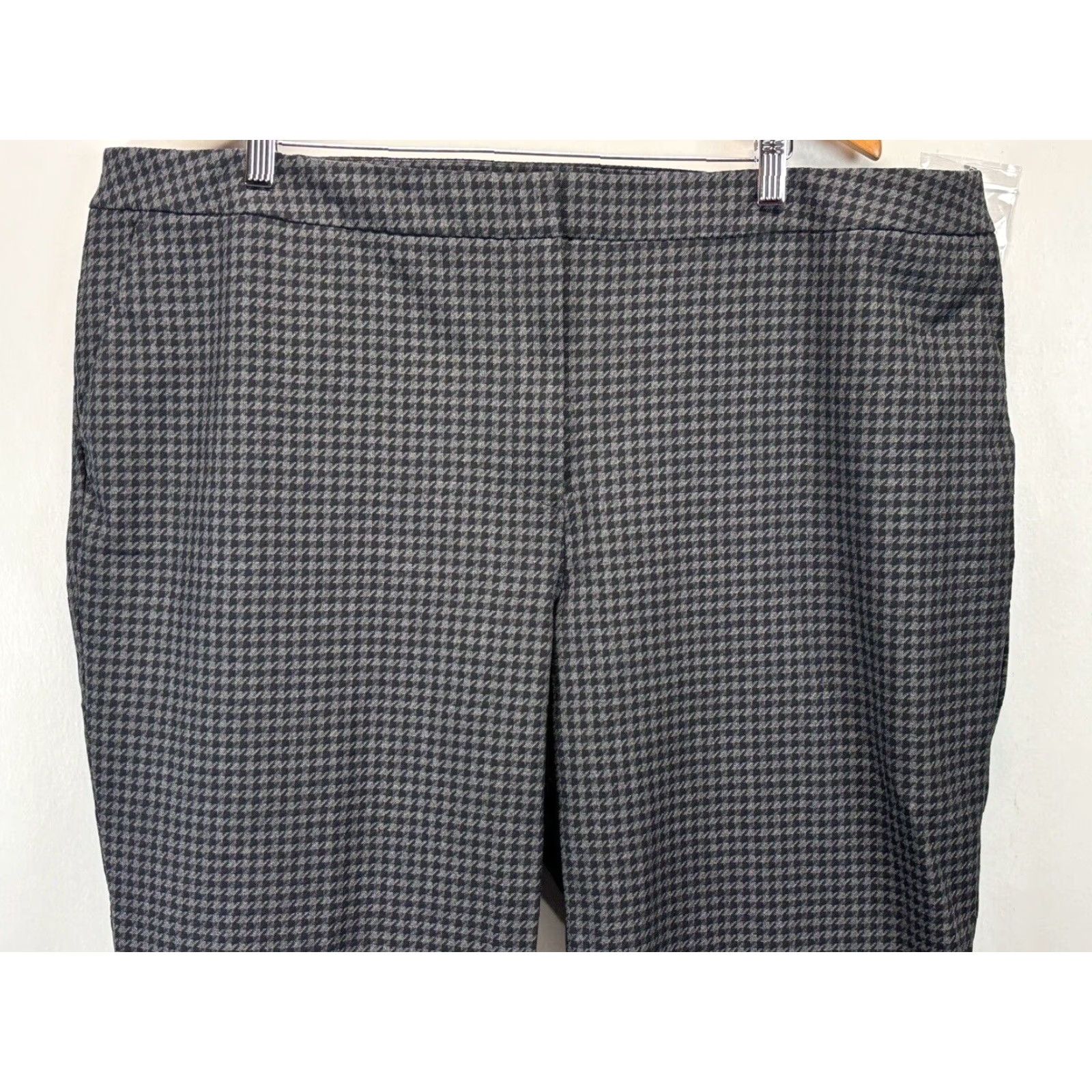 Talbots NEW Talbots Hampshire Plus Size 24W Houndstooth Ankle Pants with Buttons, Black Grey Womens Size 42" / US 20 - 2 Thumbnail