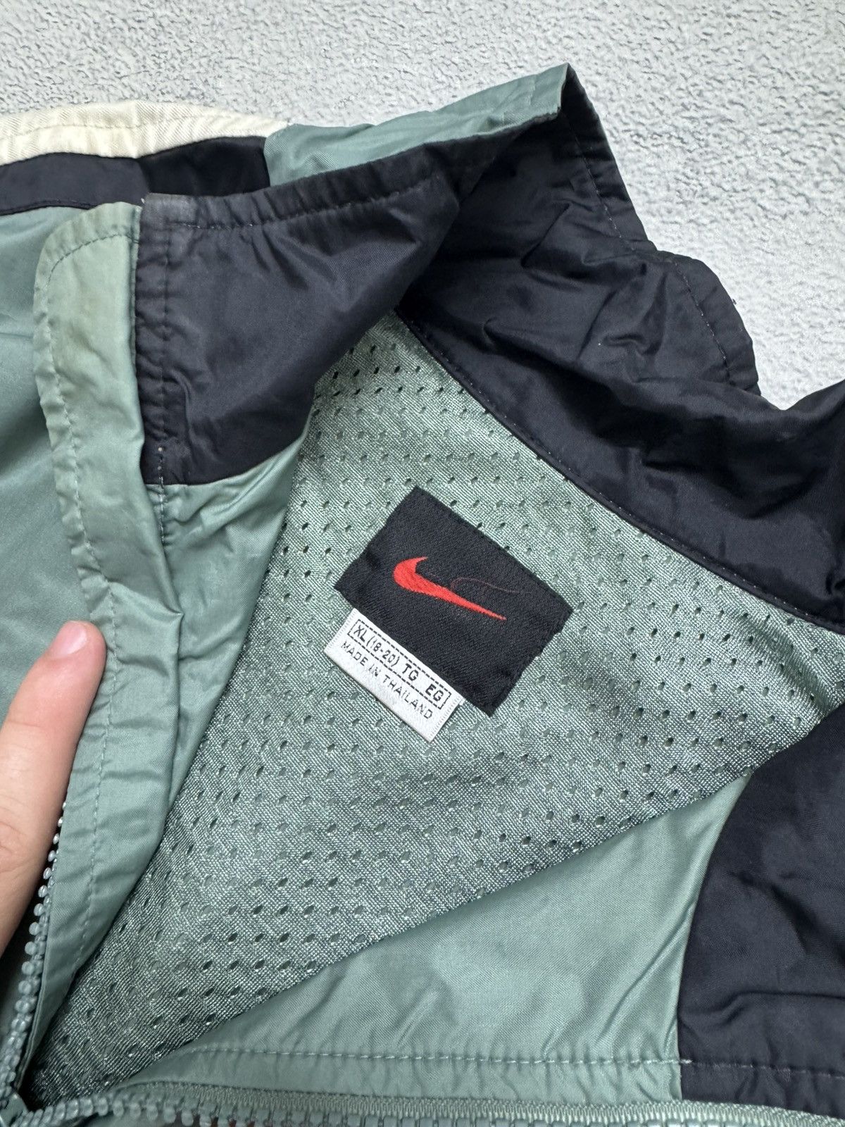 Nike Vintage Y2K Nike Nylon Mini Logo Jacket 00’s Size US S / EU 44-46 / 1 - 9 Thumbnail
