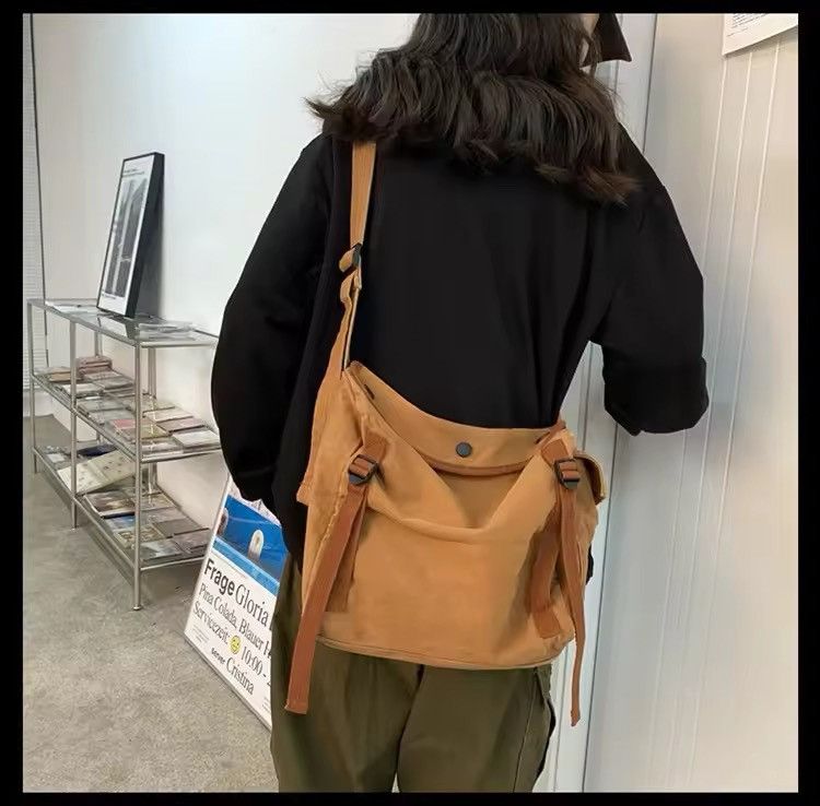 Japanese Brand Multi Pockets Canvas Shoulder Bag Size ONE SIZE - 2 Thumbnail