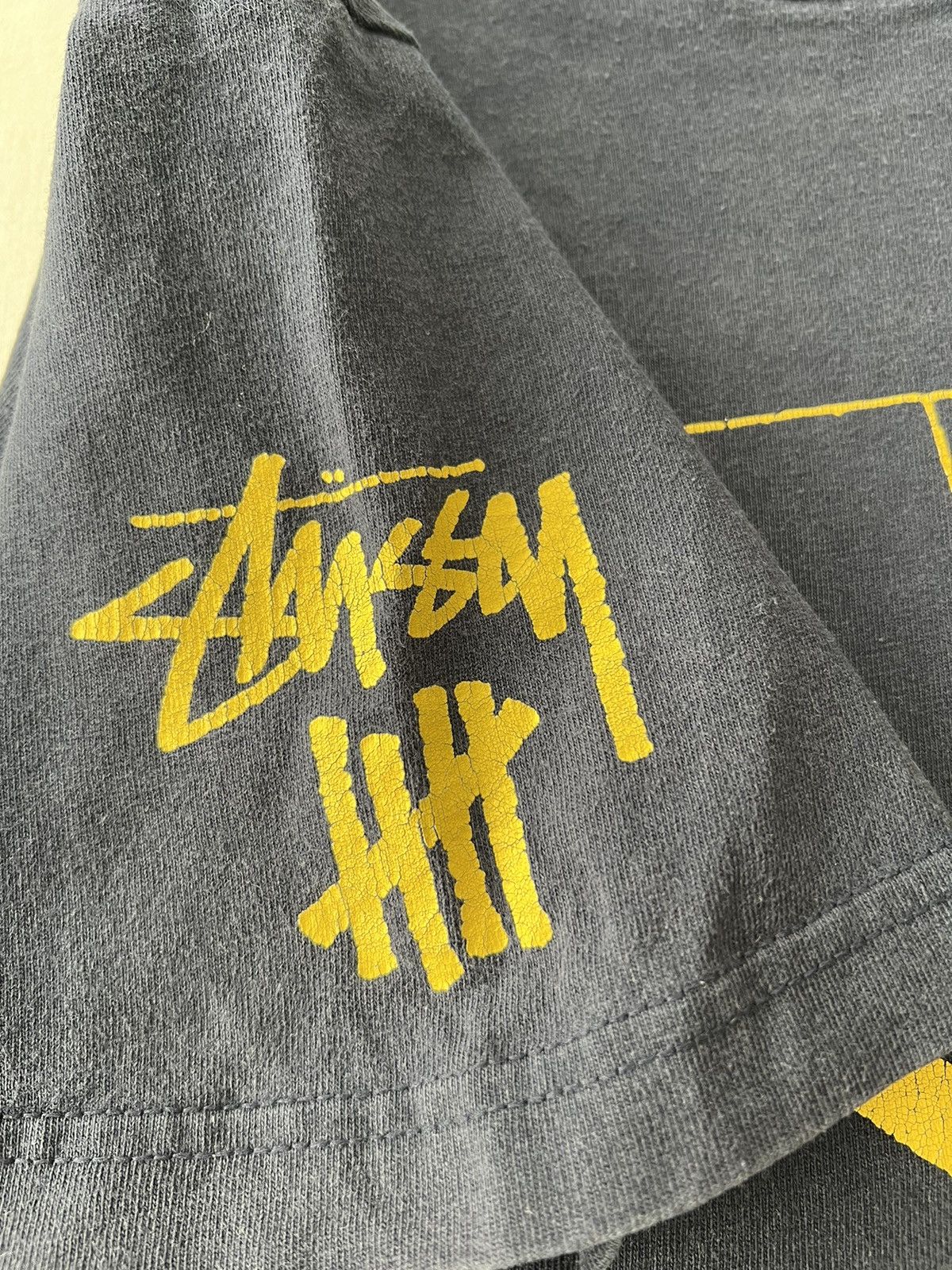 Stussy Vintage 2000s Stussy Undefeated Play Dirty Tokyo T-shirt Size US S / EU 44-46 / 1 - 11 Thumbnail