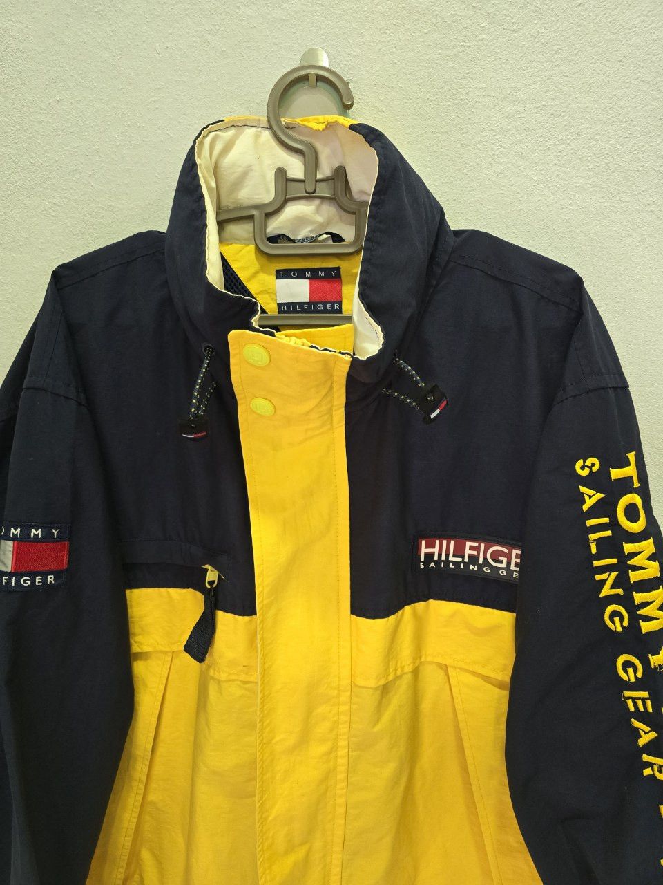 Tommy Hilfiger × Vintage Vintage Tommy Hilfiger Sailing Gear Jacket L Size US L / EU 52-54 / 3 - 4 Thumbnail