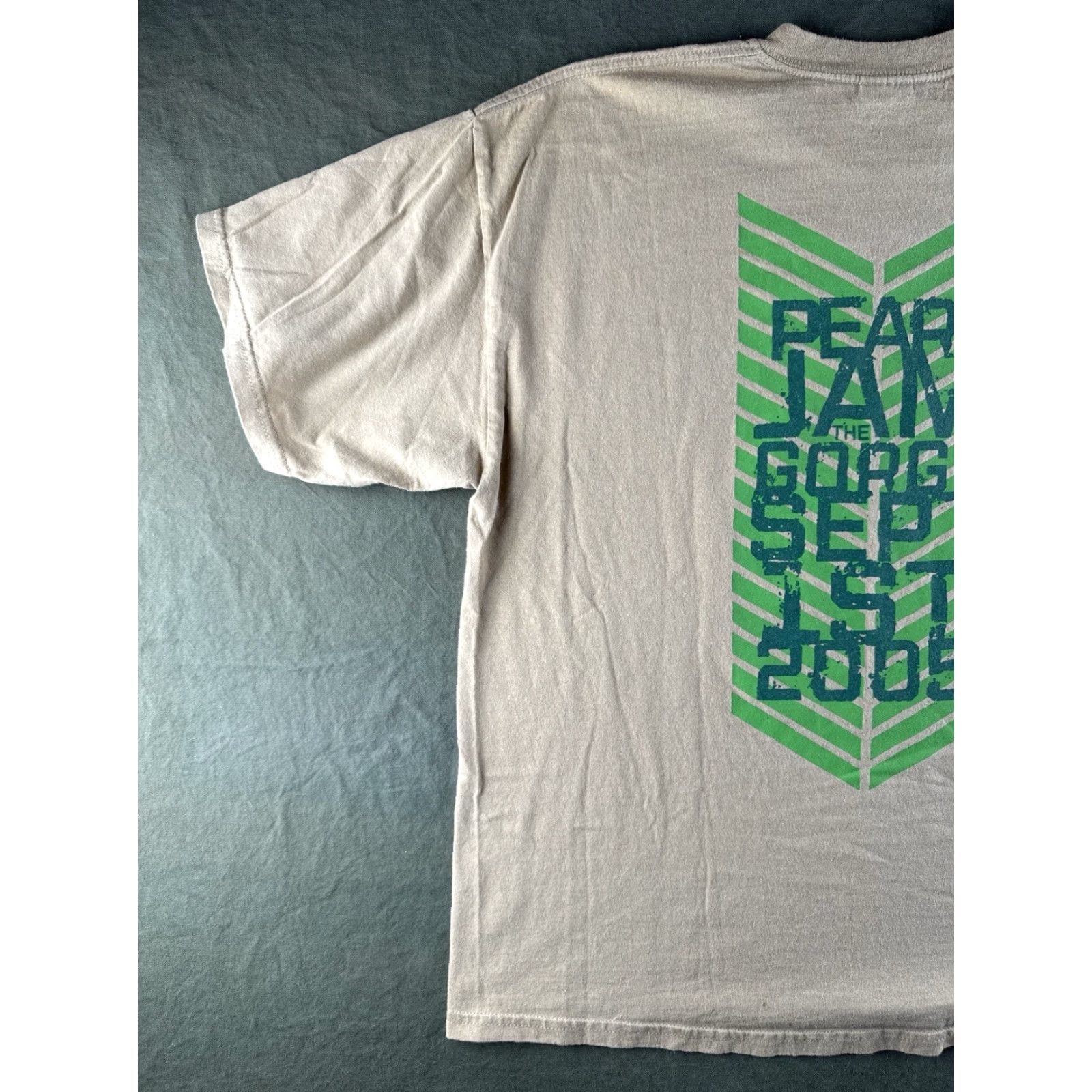 Gildan Vintage Pearl Jam Gorge Concert Tour T Shirt Rock XL Beige Crew Neck Short Sleeve Men 2005 90s Band Tee Size US XL / EU 56 / 4 - 6 Thumbnail