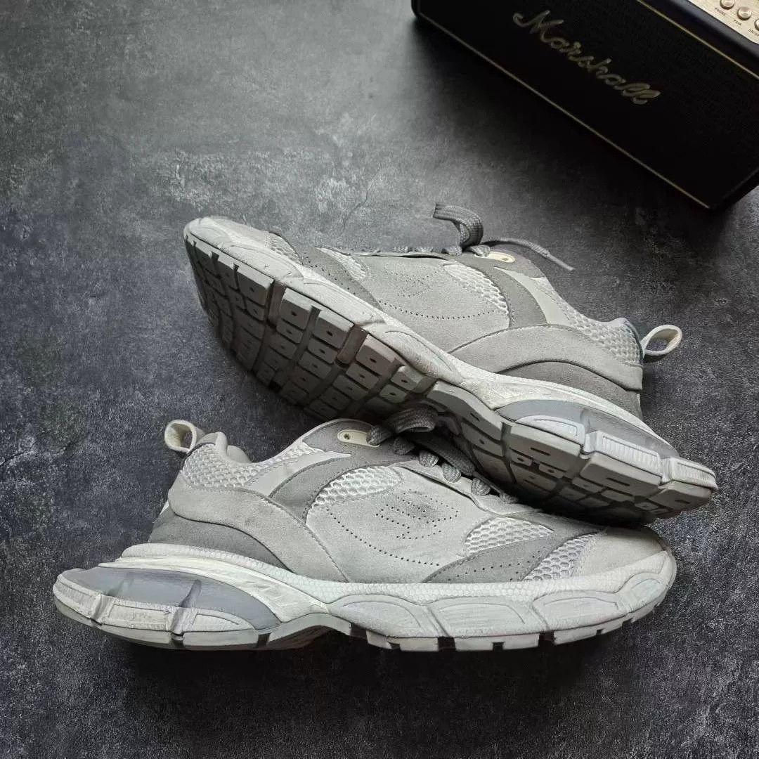 Balenciaga Balenciaga Gray Lowtop Sneakers XXXL Men Size US 10 / EU 43 - 1 Thumbnail