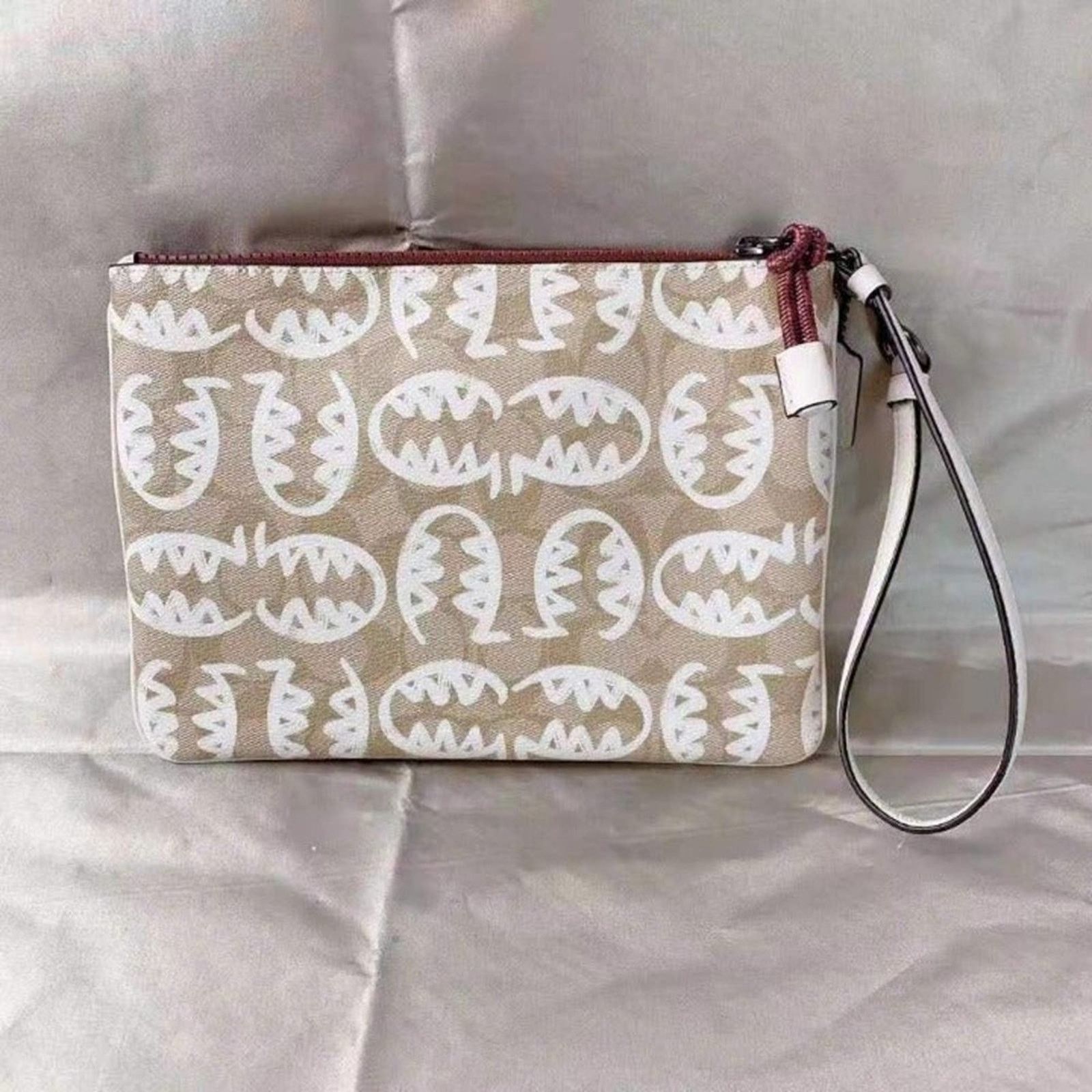 Coach Coach 2656 Vale Gallery Pouch In Sig Canvas In Light Khaki Size ONE SIZE - 3 Thumbnail